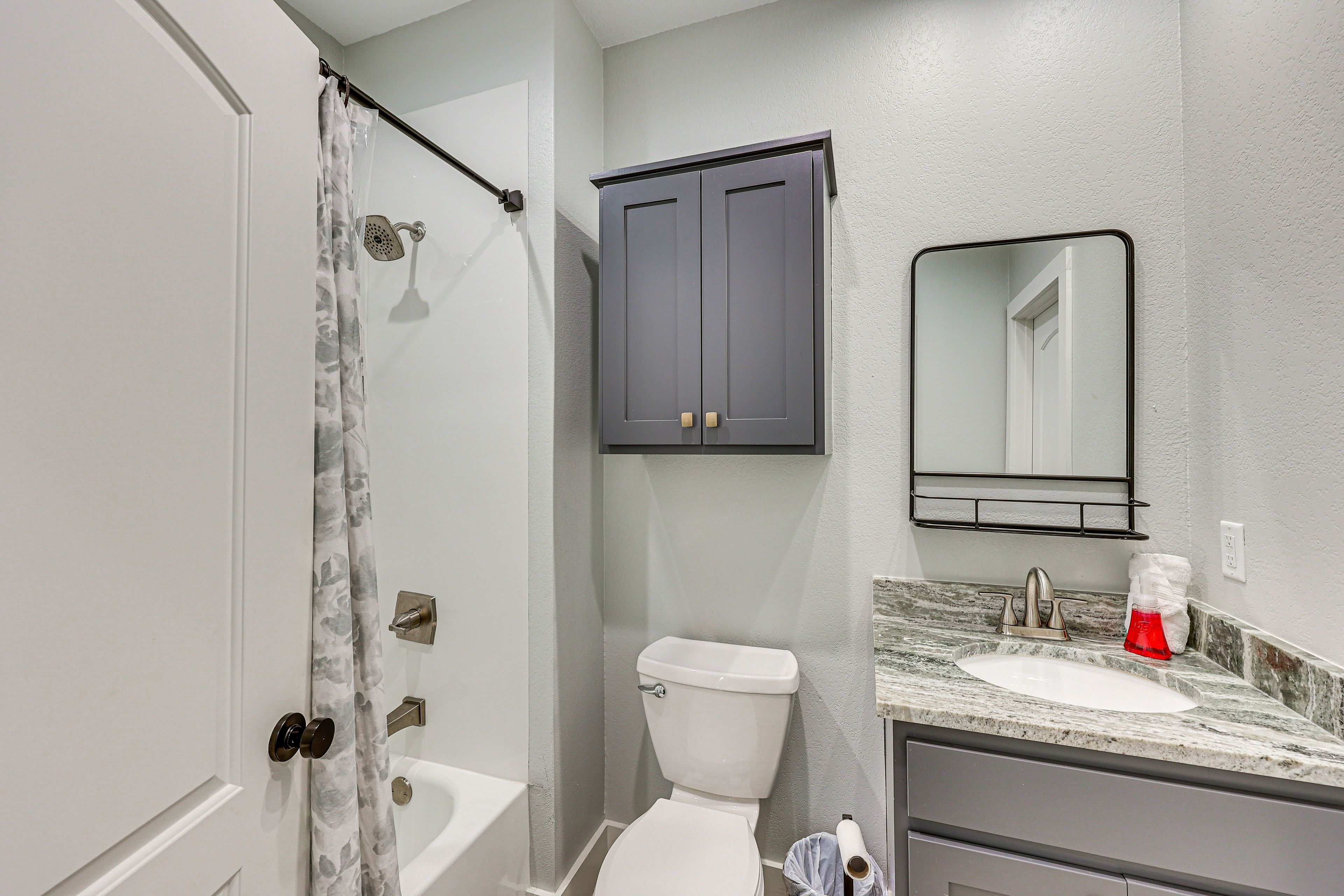 Full Bathroom | 1st Floor