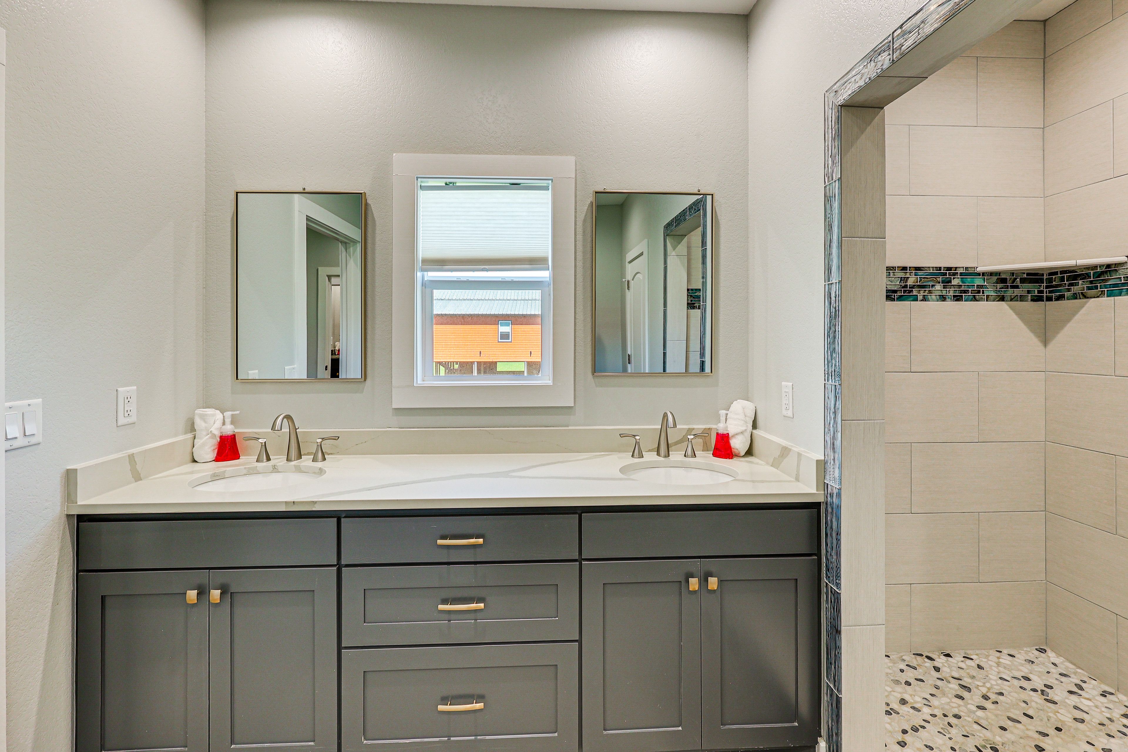 En-Suite Bathroom | Towels Provided | 1st Floor