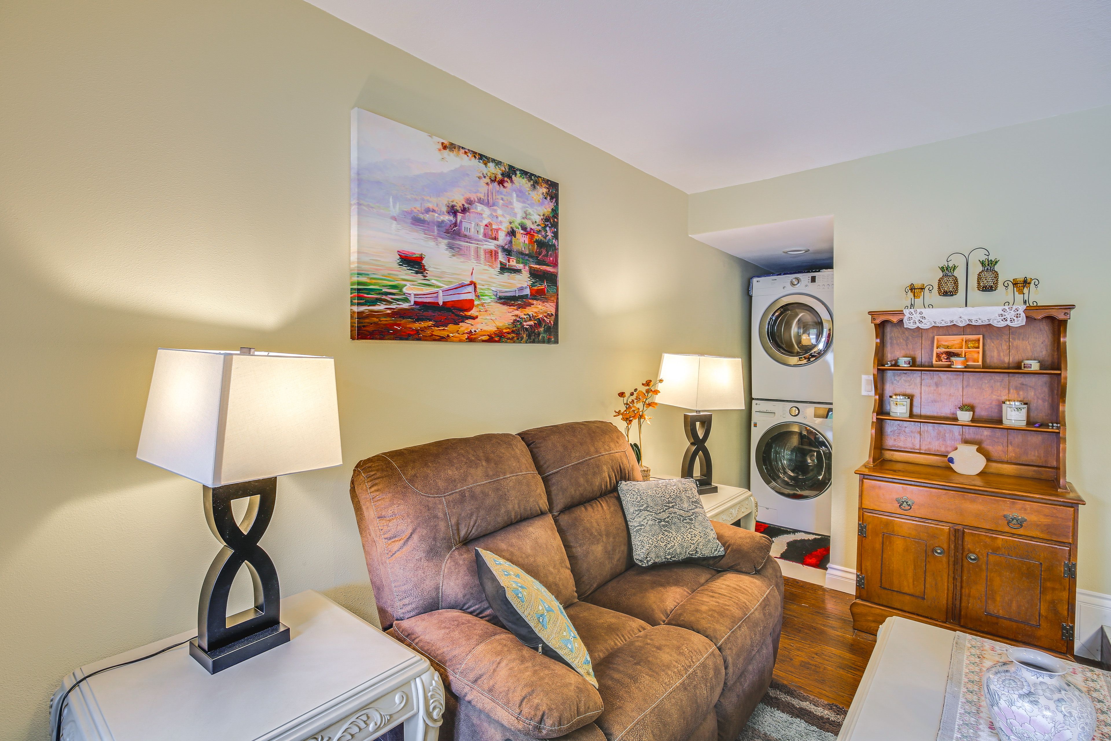 Sitting Area | In-Unit Laundry | 1st Floor