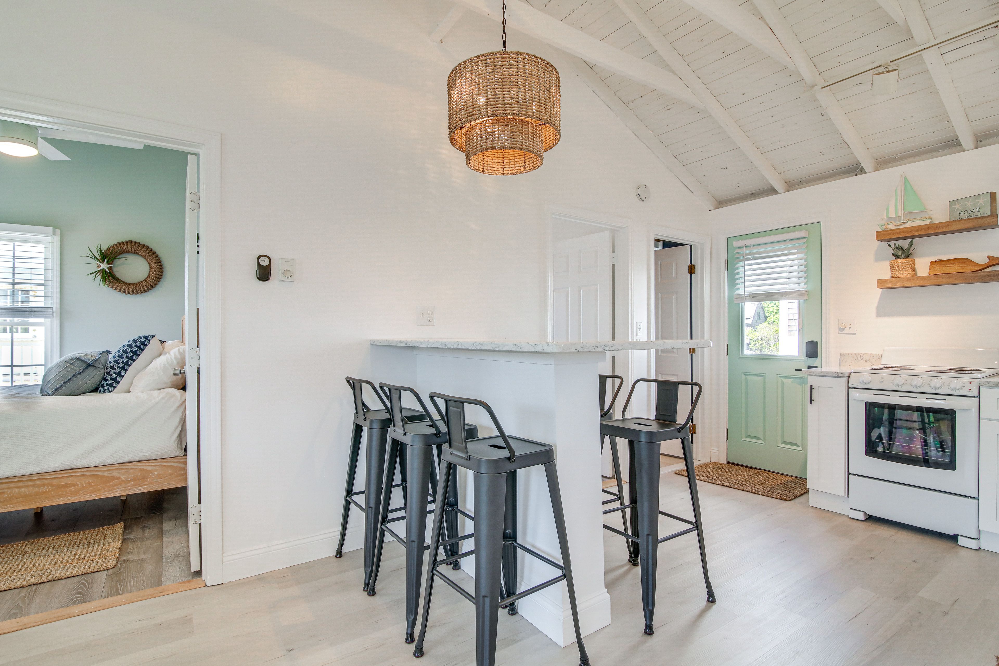 Breakfast Bar | Dishware & Flatware Provided