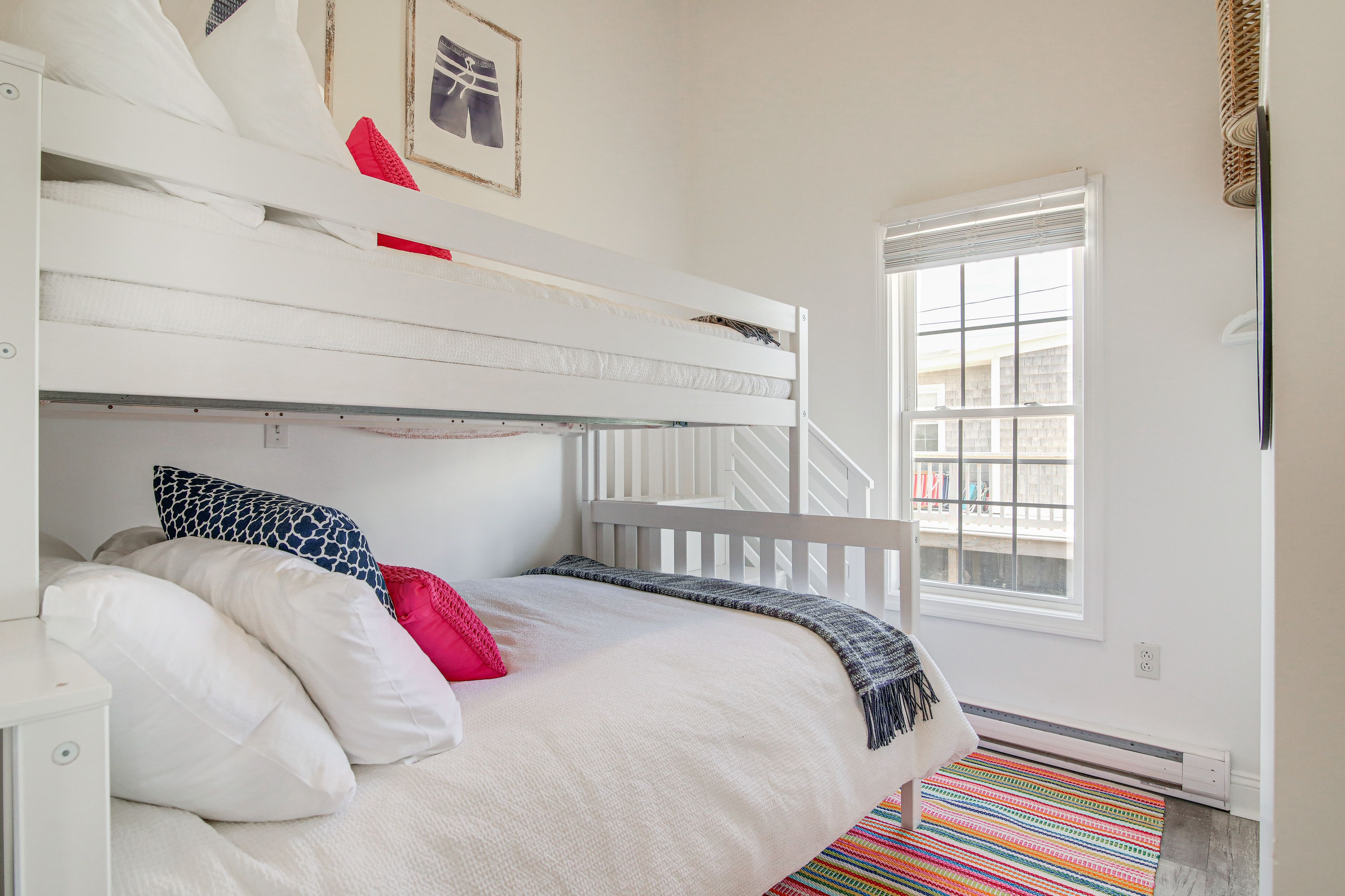 Bedroom 2 | Twin/Full Bunk Bed