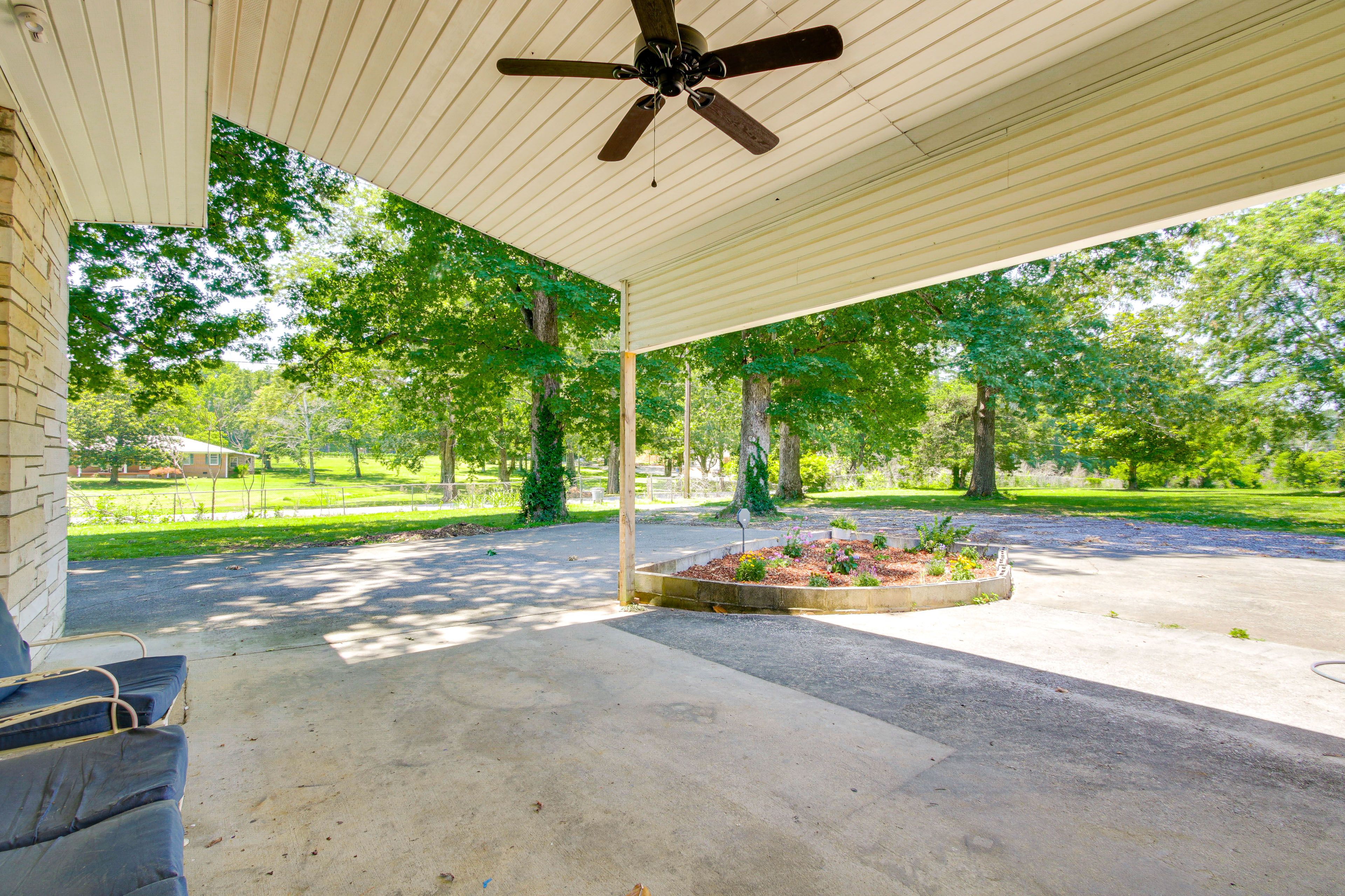 Parking | Driveway (4 Vehicles) | Carport (2 Vehicles)