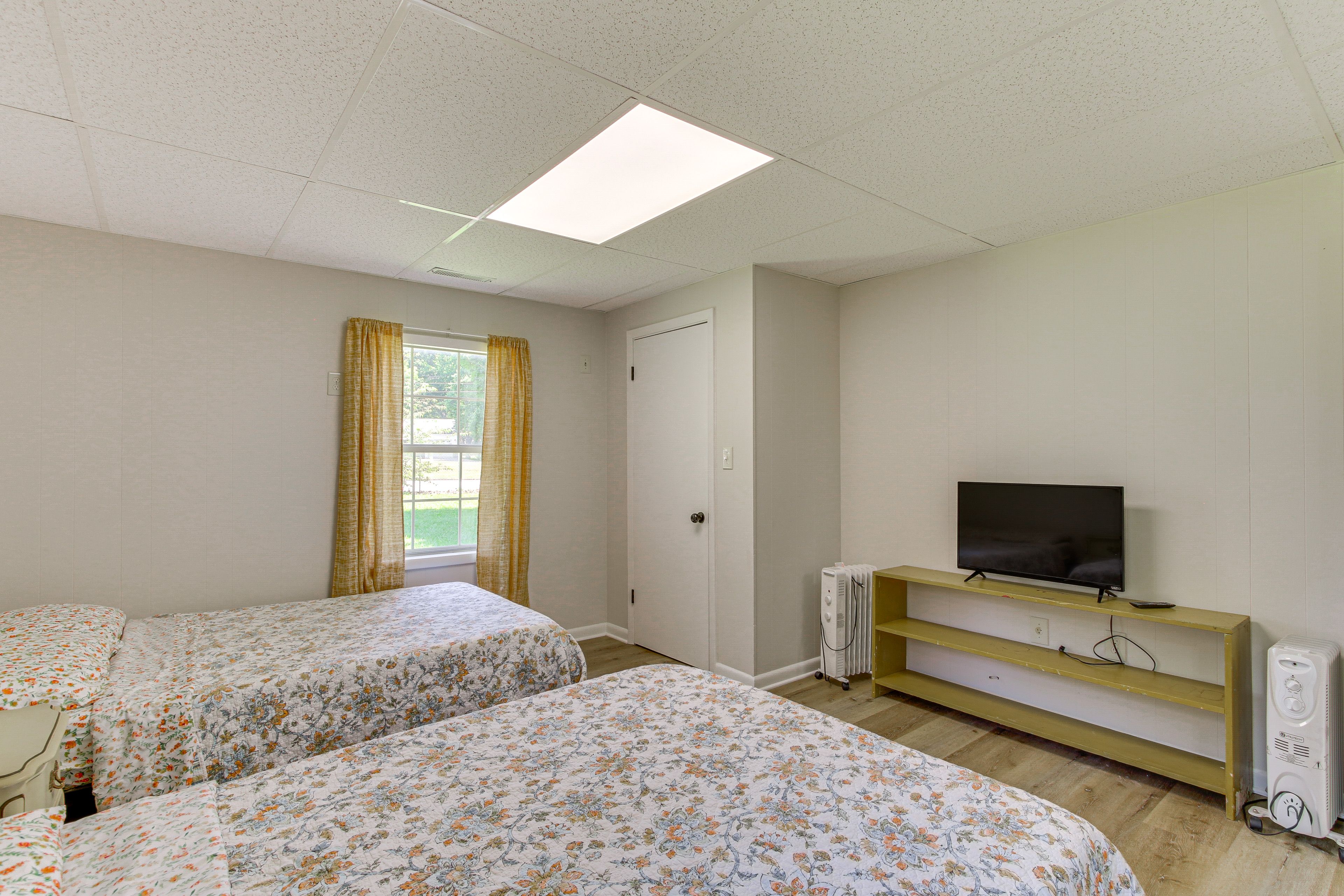 Bedroom 3 | 2 Full Beds | Smart TV