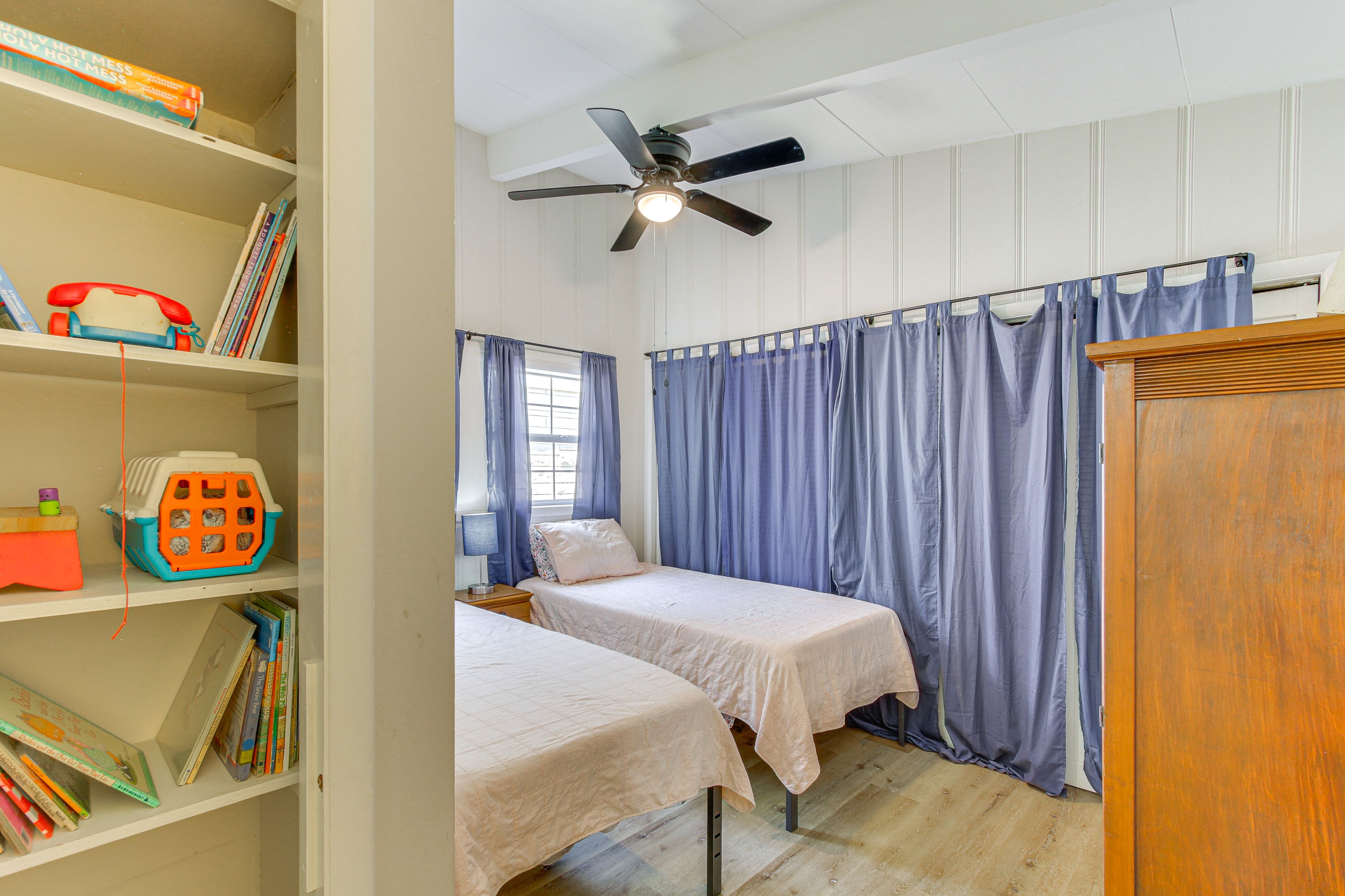 Bonus Room | 2 Twin Beds