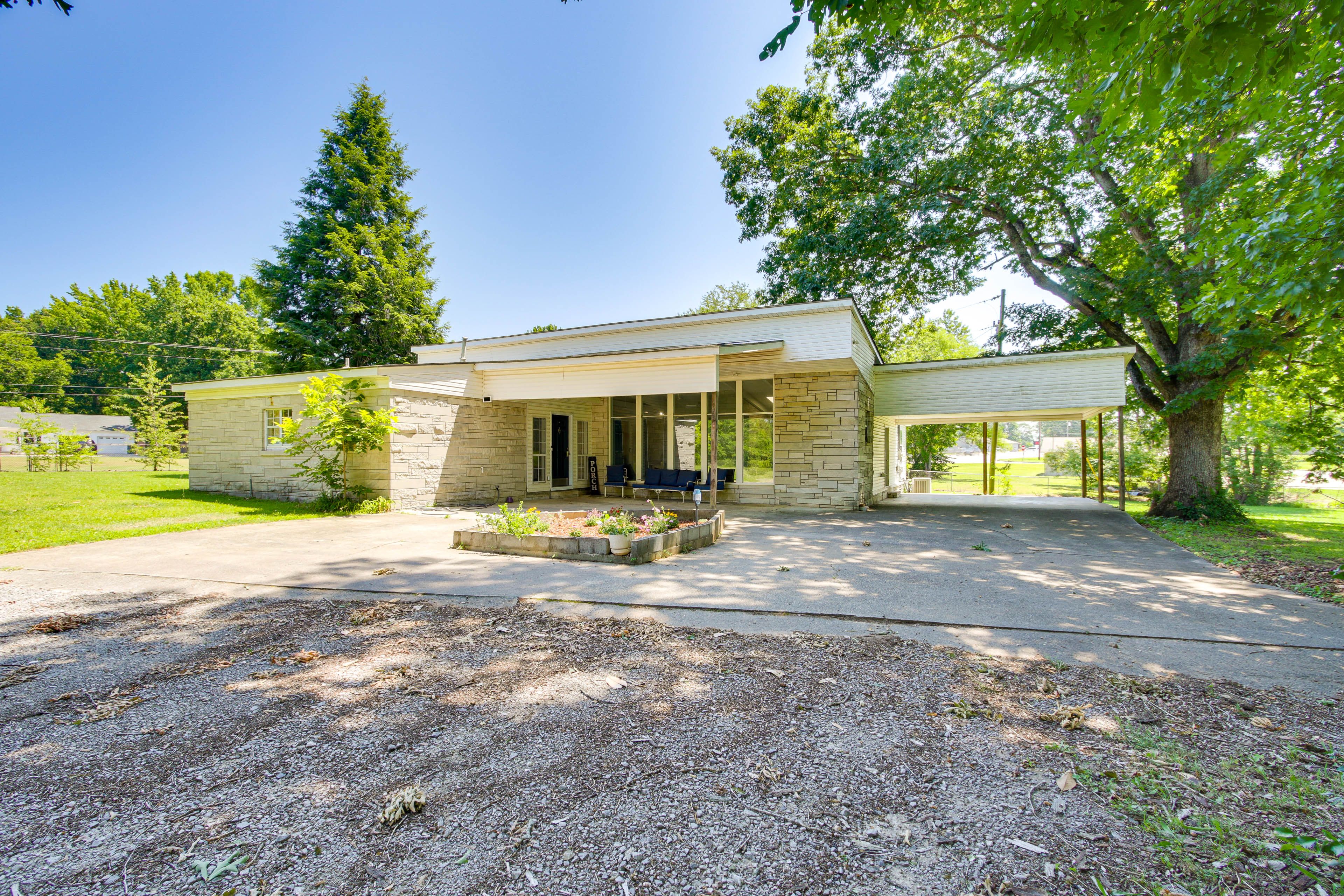 Home Exterior | Keyless Entry | Central A/C
