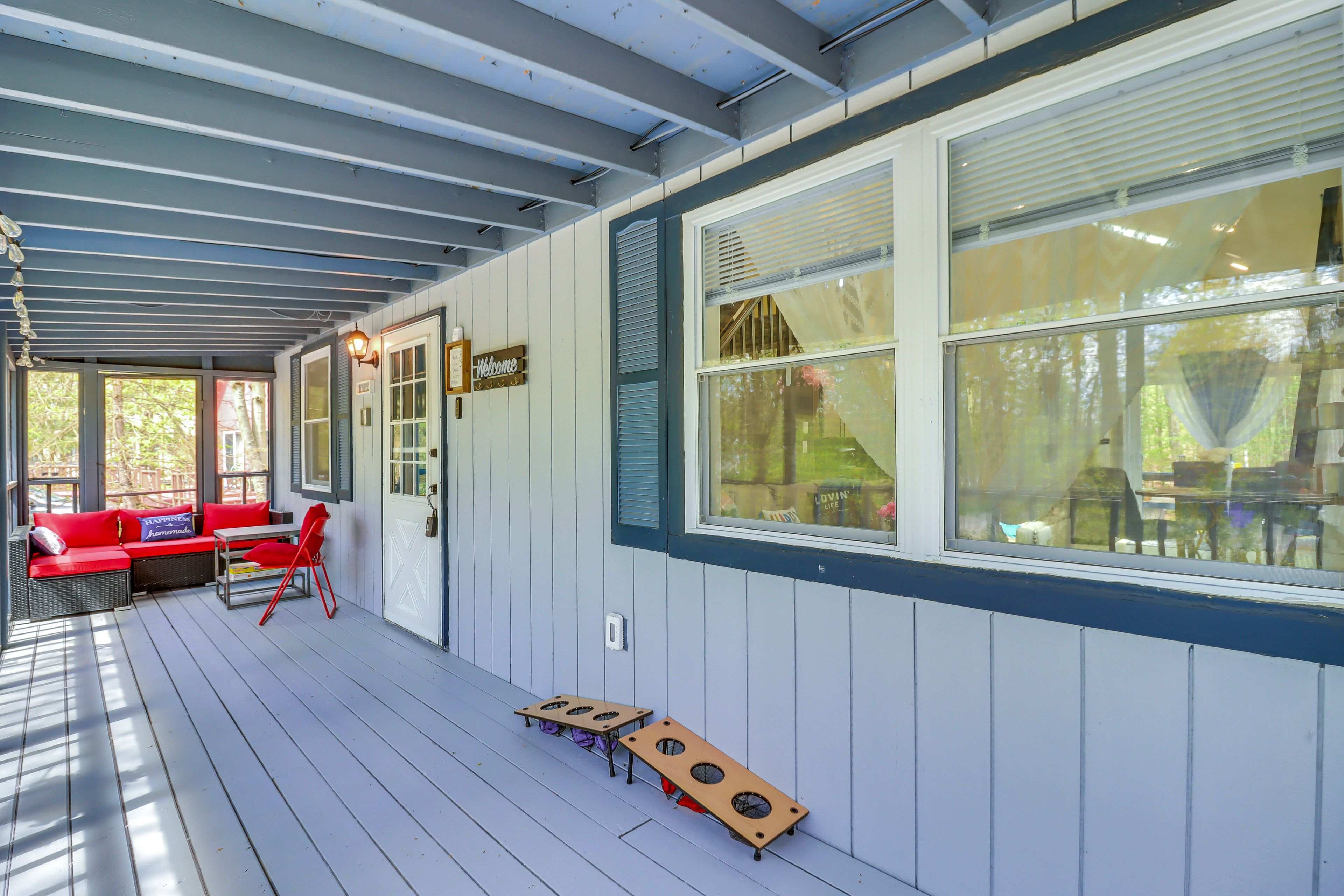 Screened Porch | Outdoor Seating