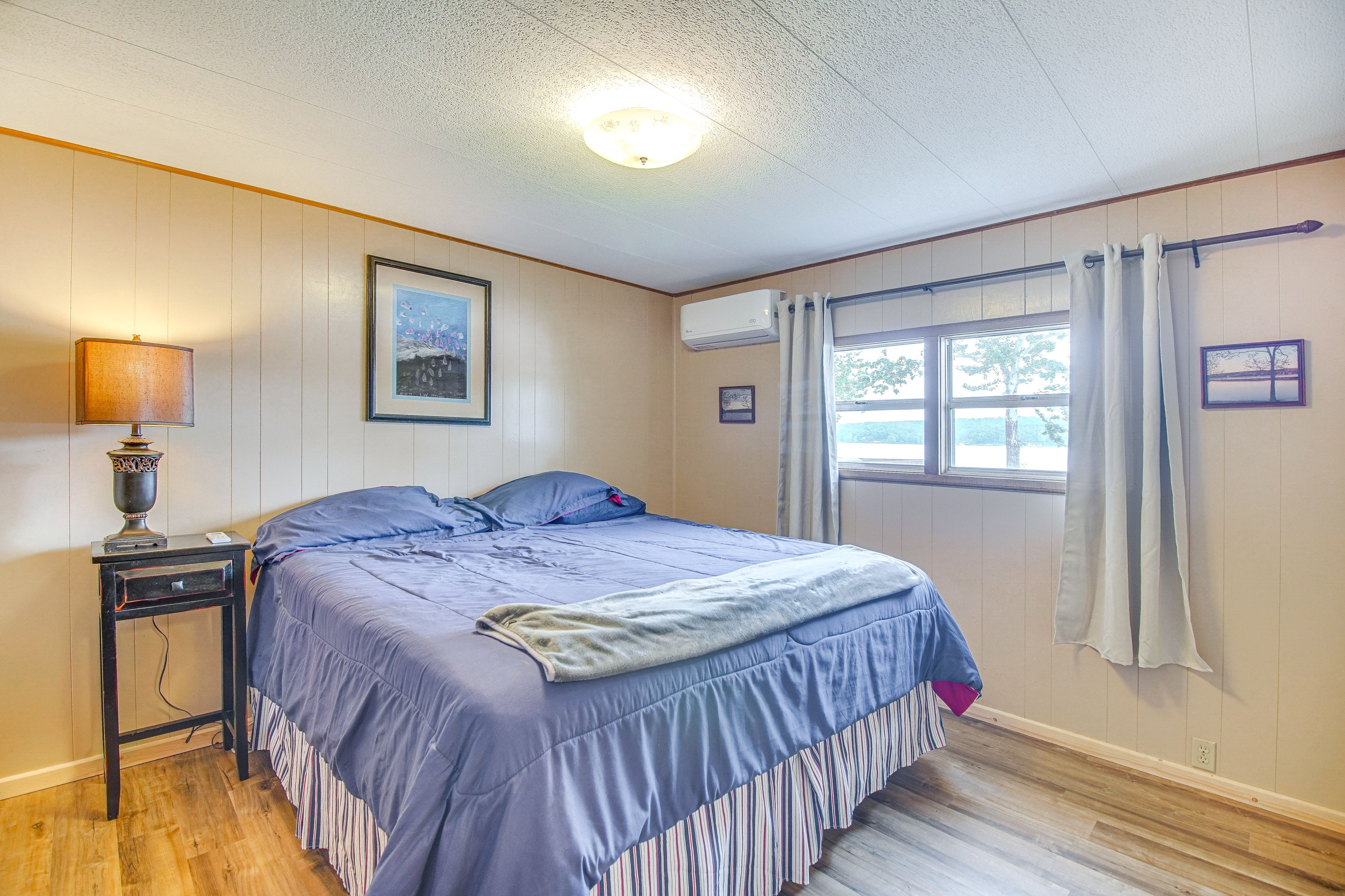 Bedroom 2 | King Bed | Flat-Screen TV