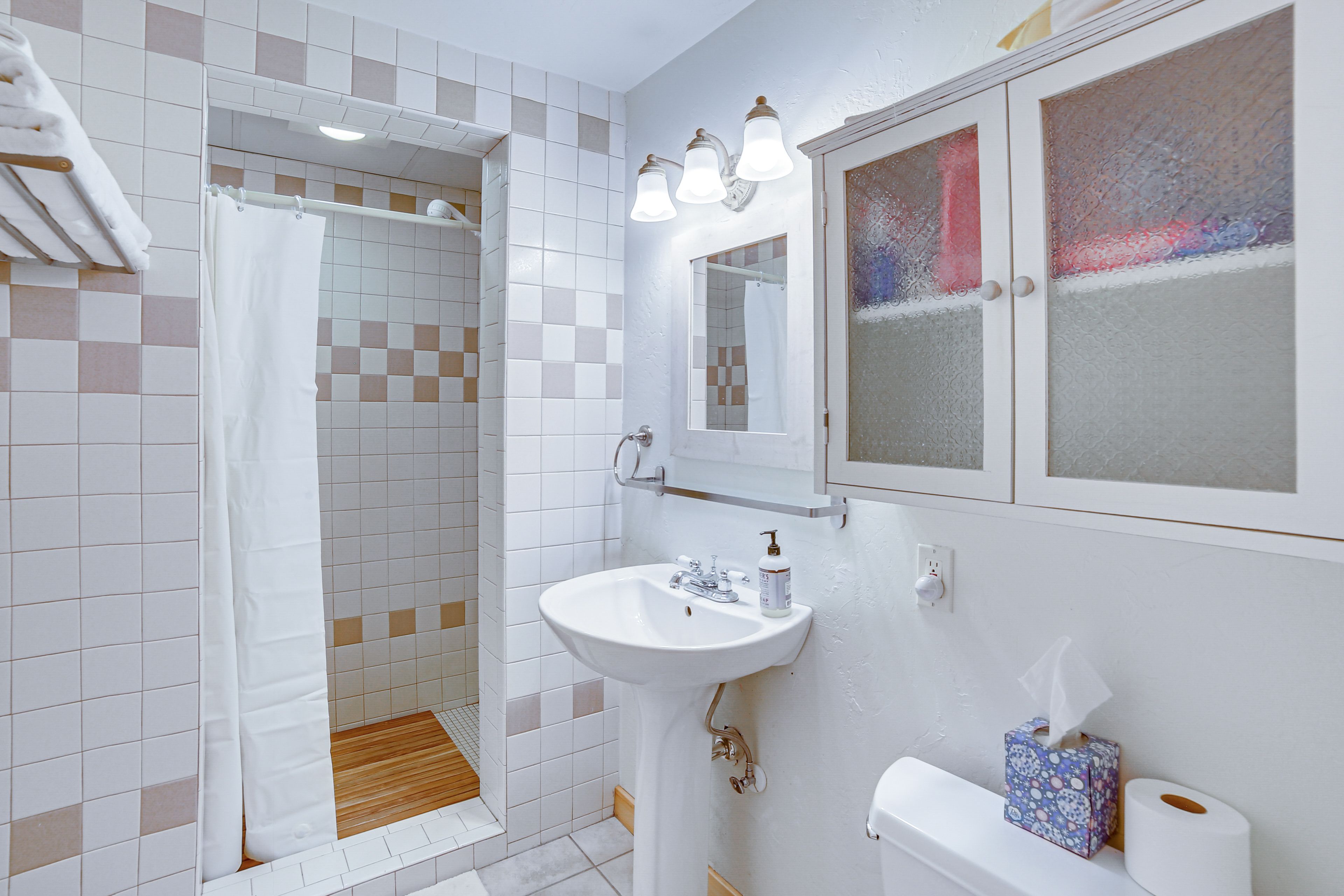 Full Bath | Complimentary Toiletries | Lower Level
