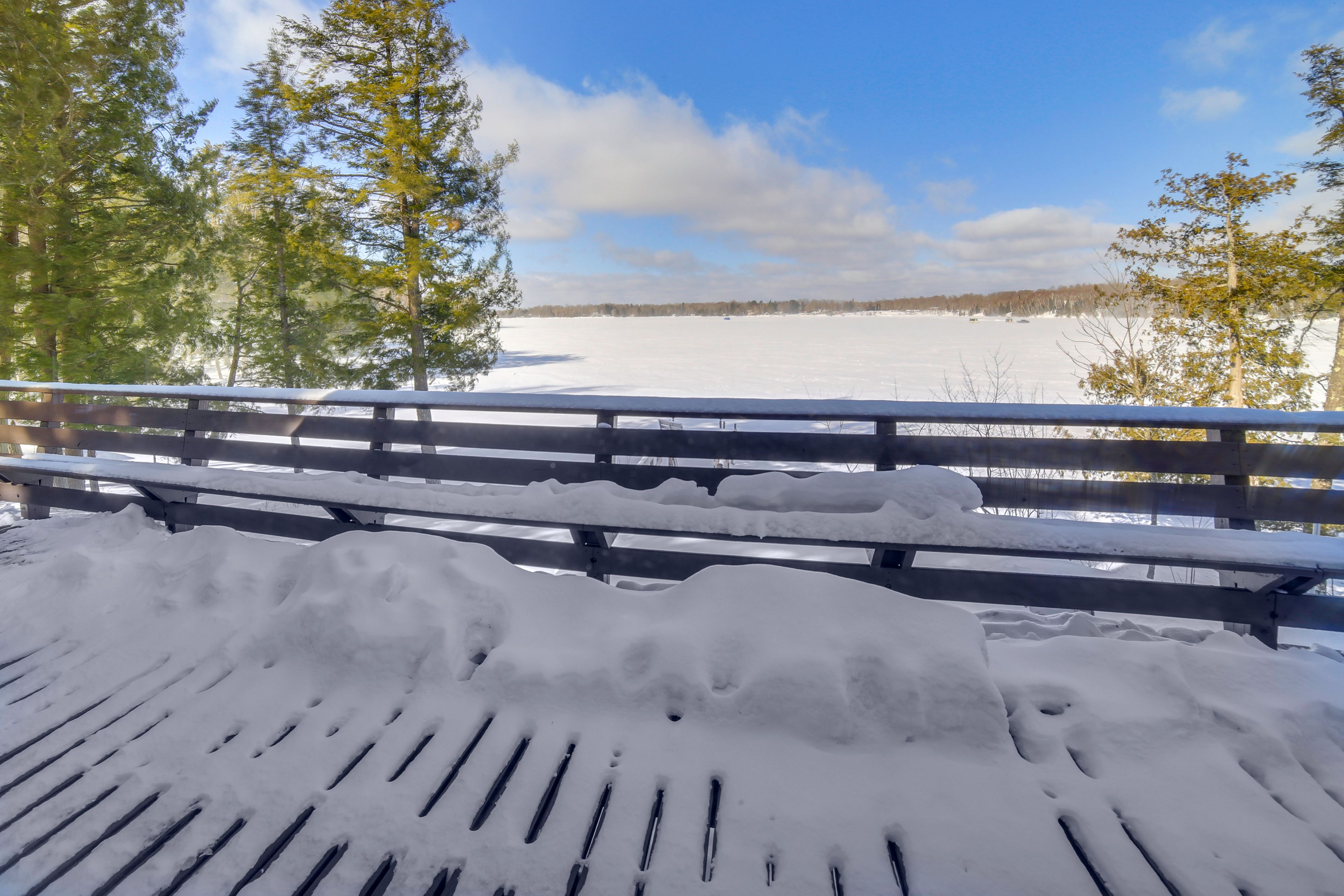 Deck | Charcoal Grill (Starter Charcoal Provided)