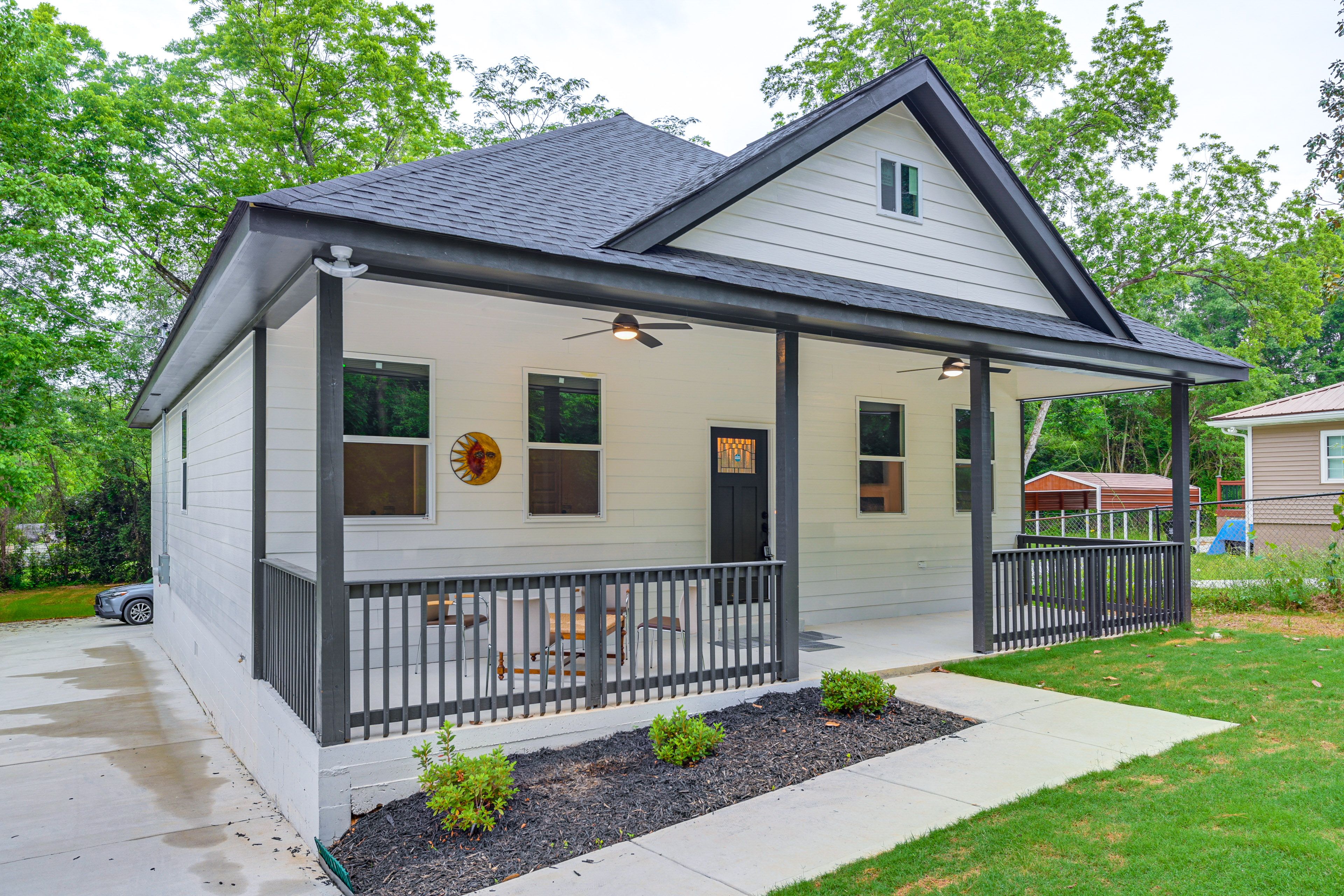 Home Exterior | Parking | Driveway (5 Vehicles)