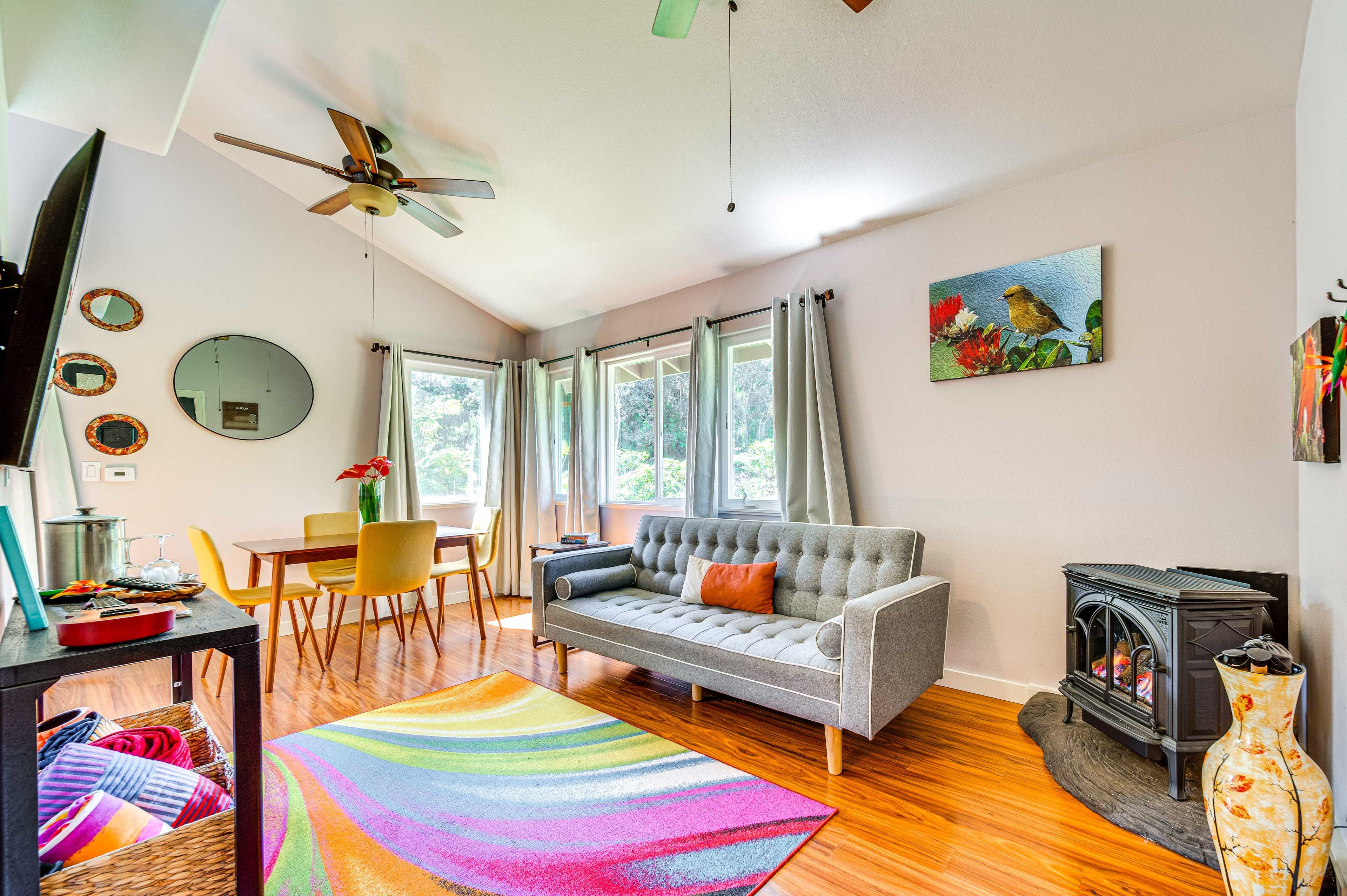 Living Room & Dining Area | Dishes & Flatware Provided