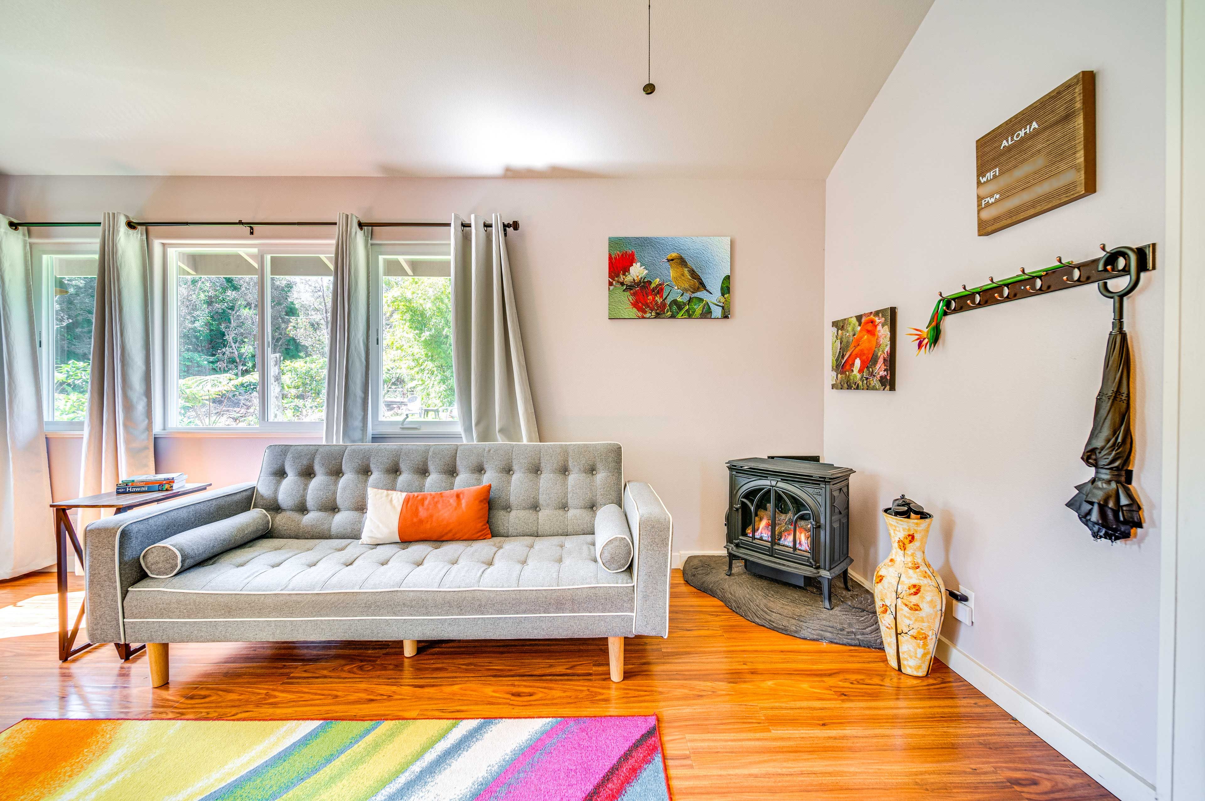 Living Room | Full Futon | Smart TV | Gas Fireplace