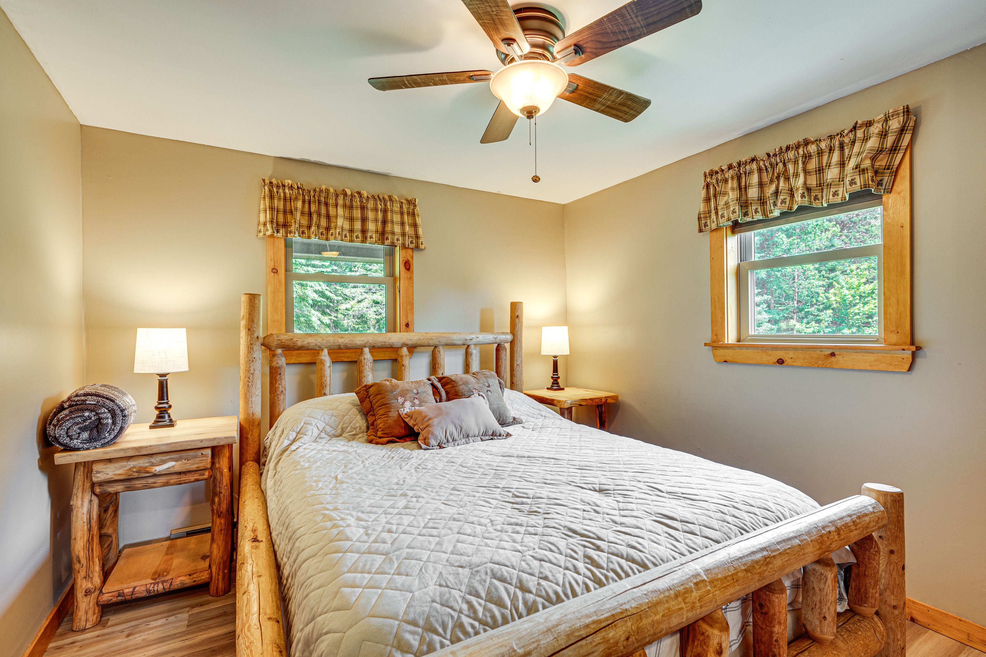 Bedroom 1 | Main Level | Queen Bed