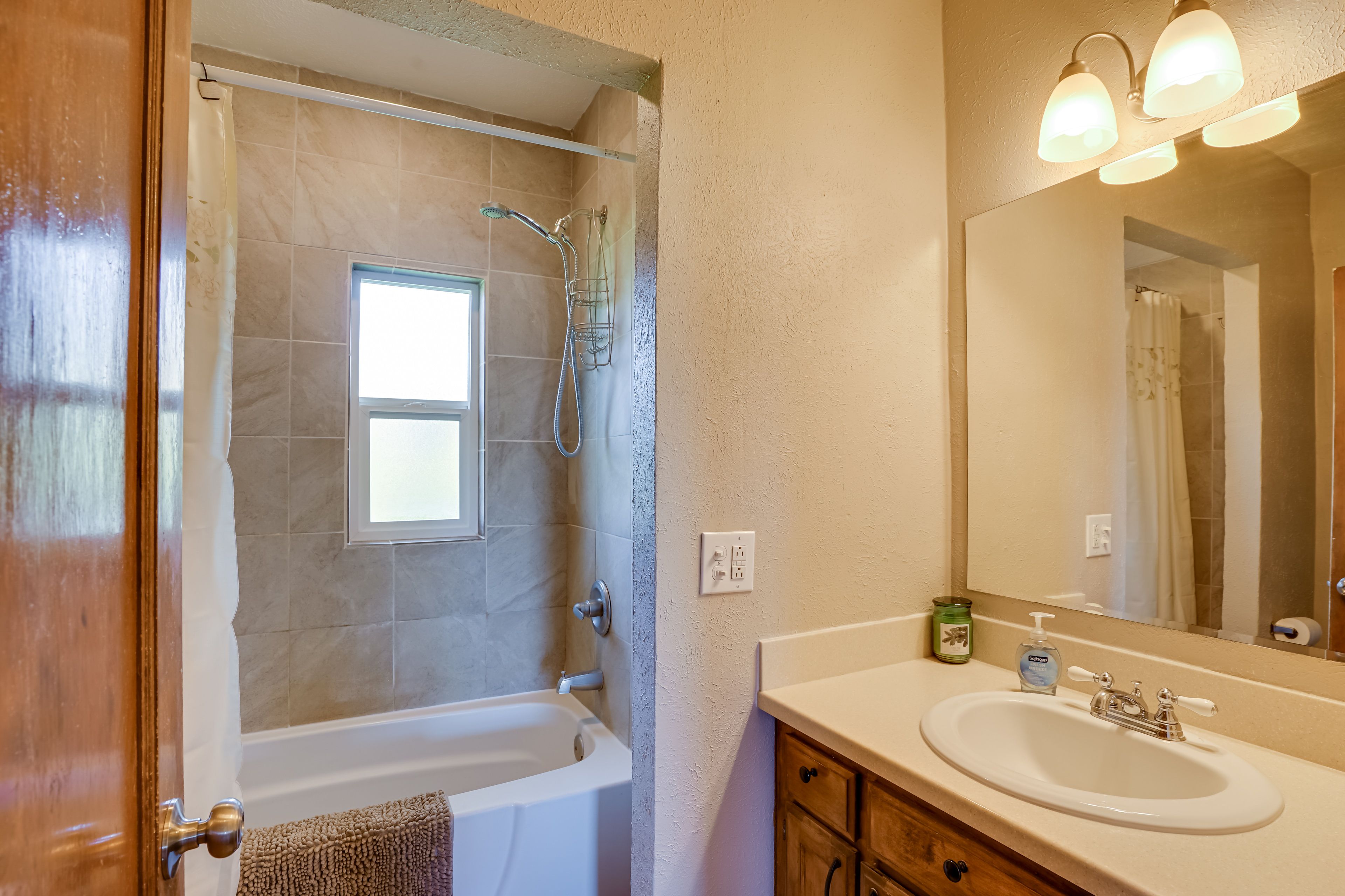 Bathroom | Complimentary Toiletries | Towels Provided