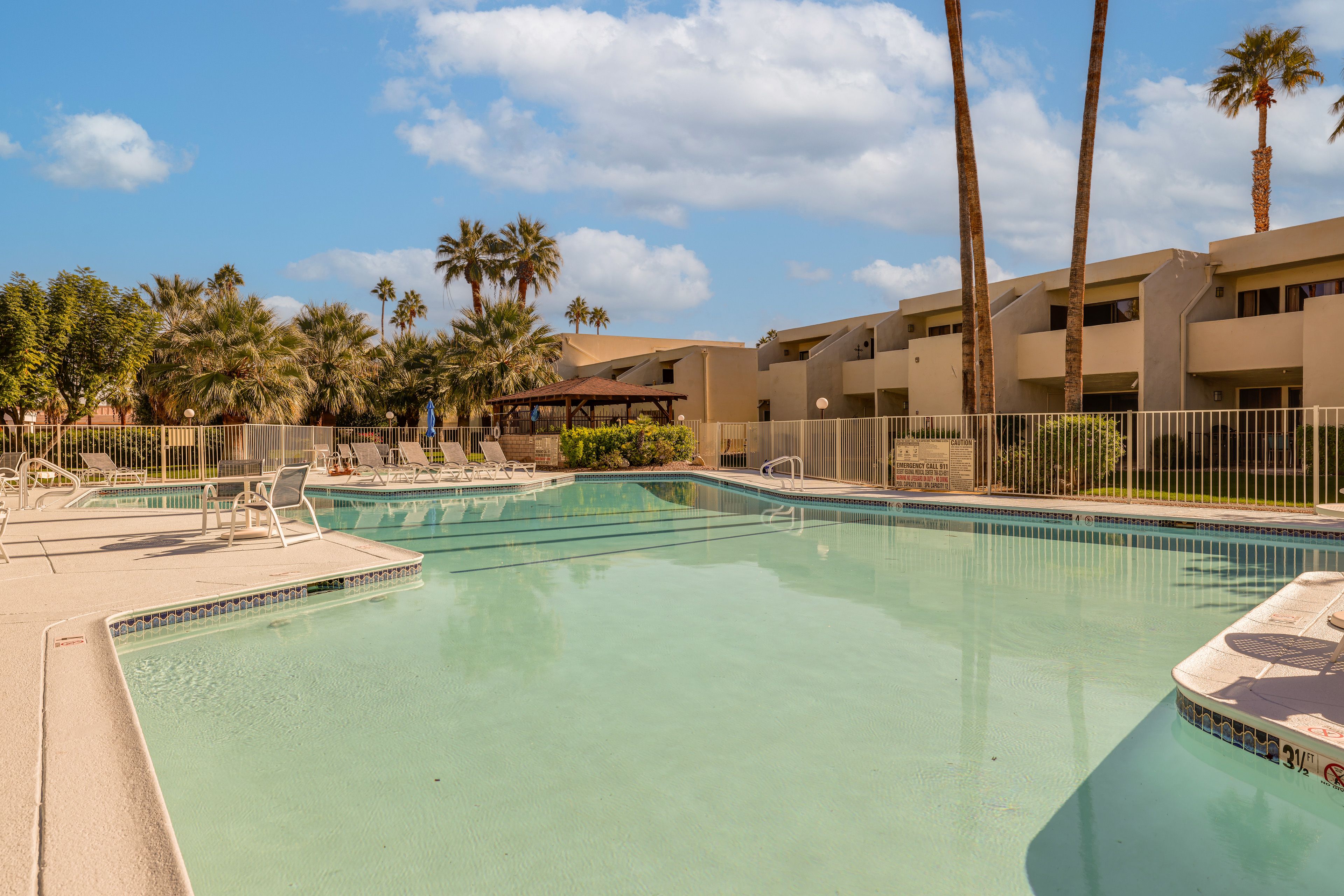Smoke Tree Racquet Club | Community Pool & Hot Tub | Mountain Views