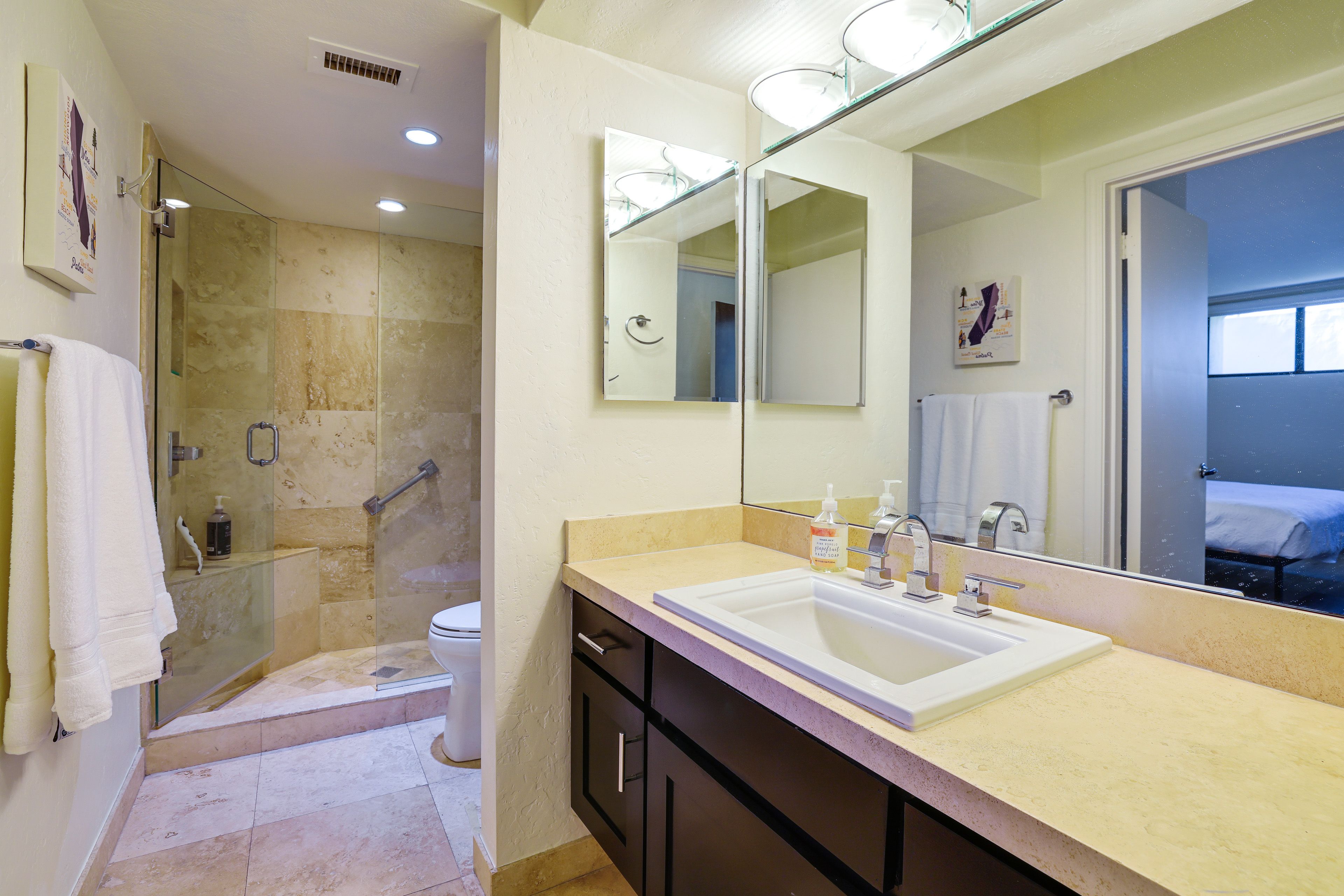 Full Bathroom | Towels/Linens Provided