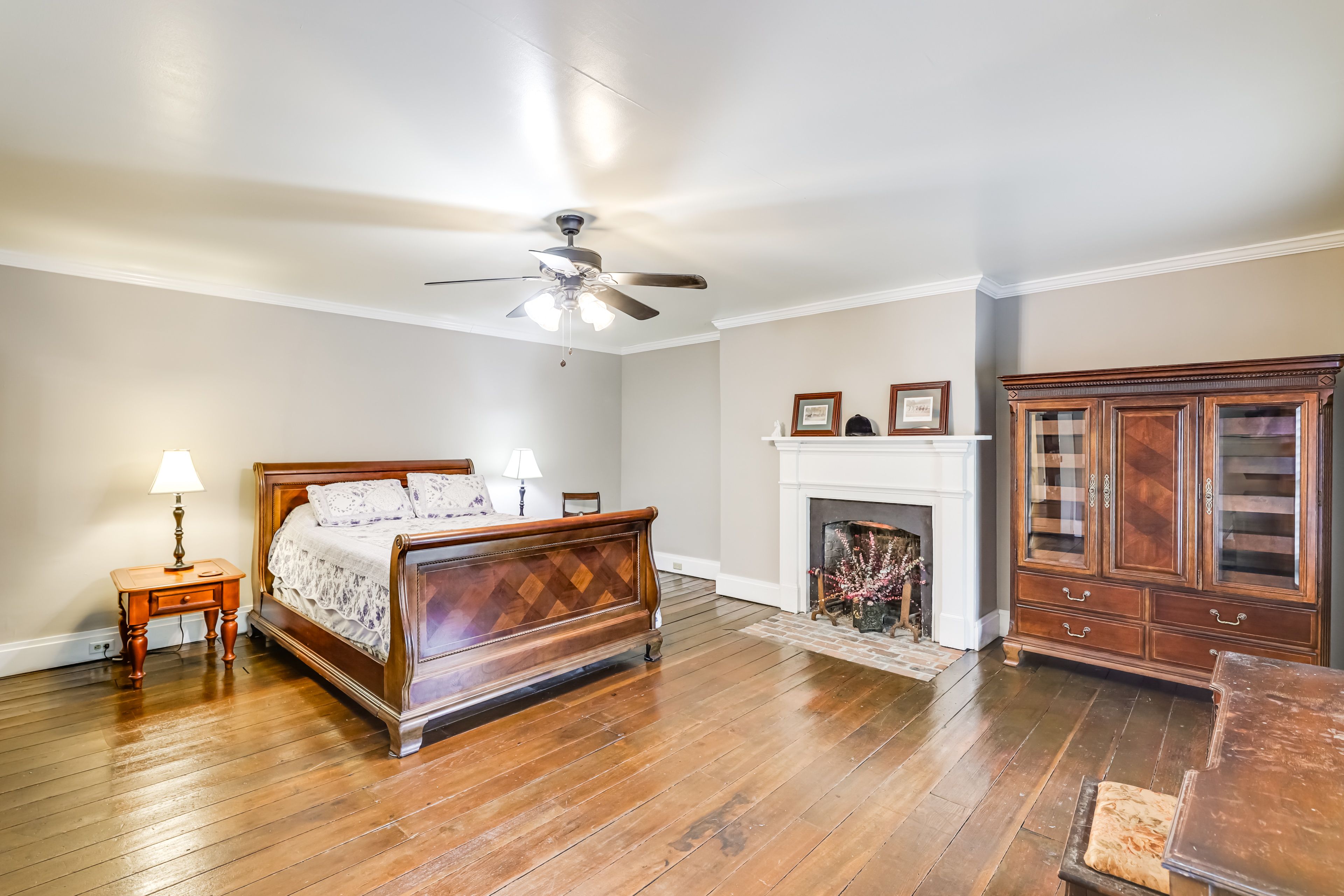 Bedroom 2 | 2nd Floor | Queen Bed