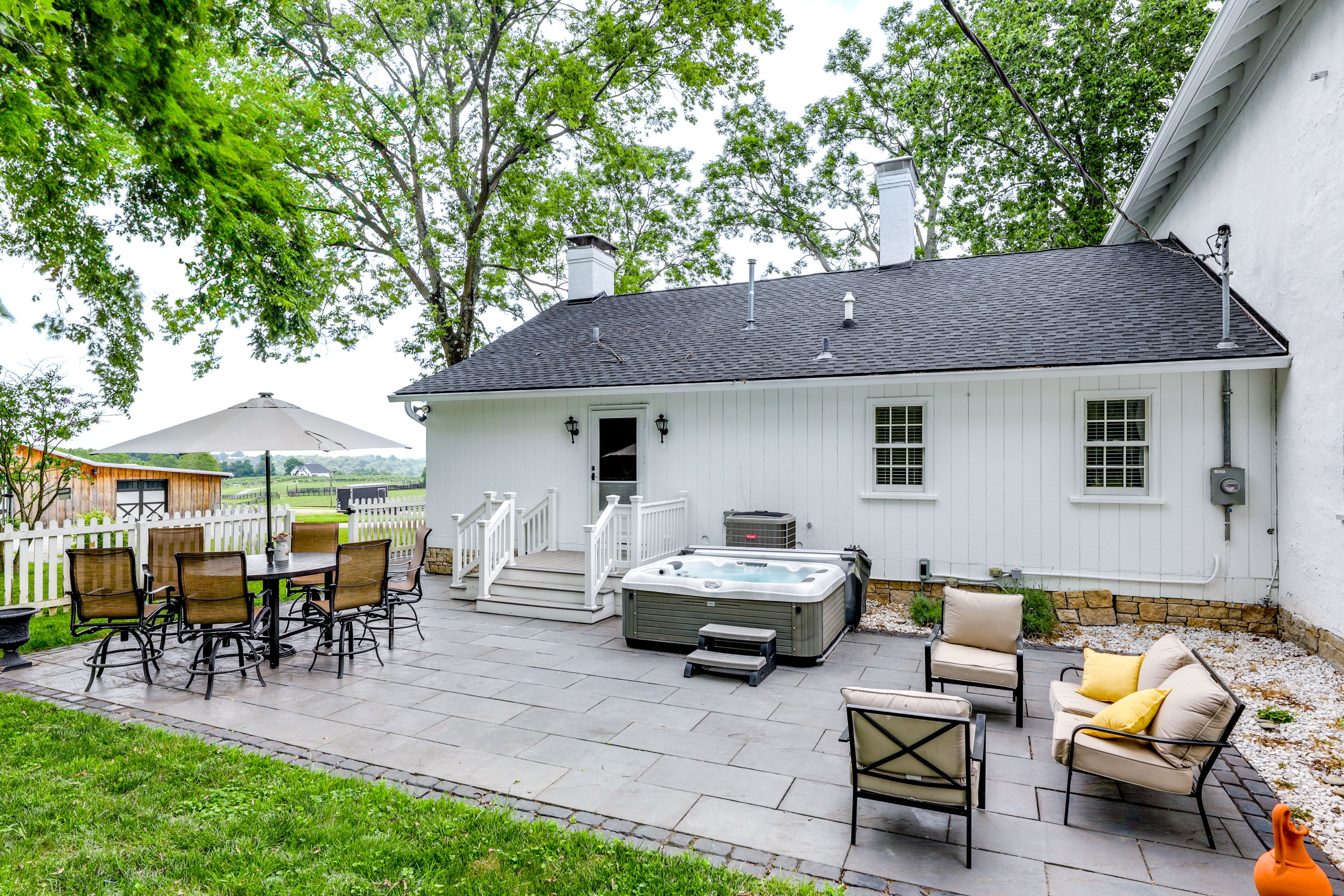 Patio | Outdoor Dining Table | Private Hot Tub