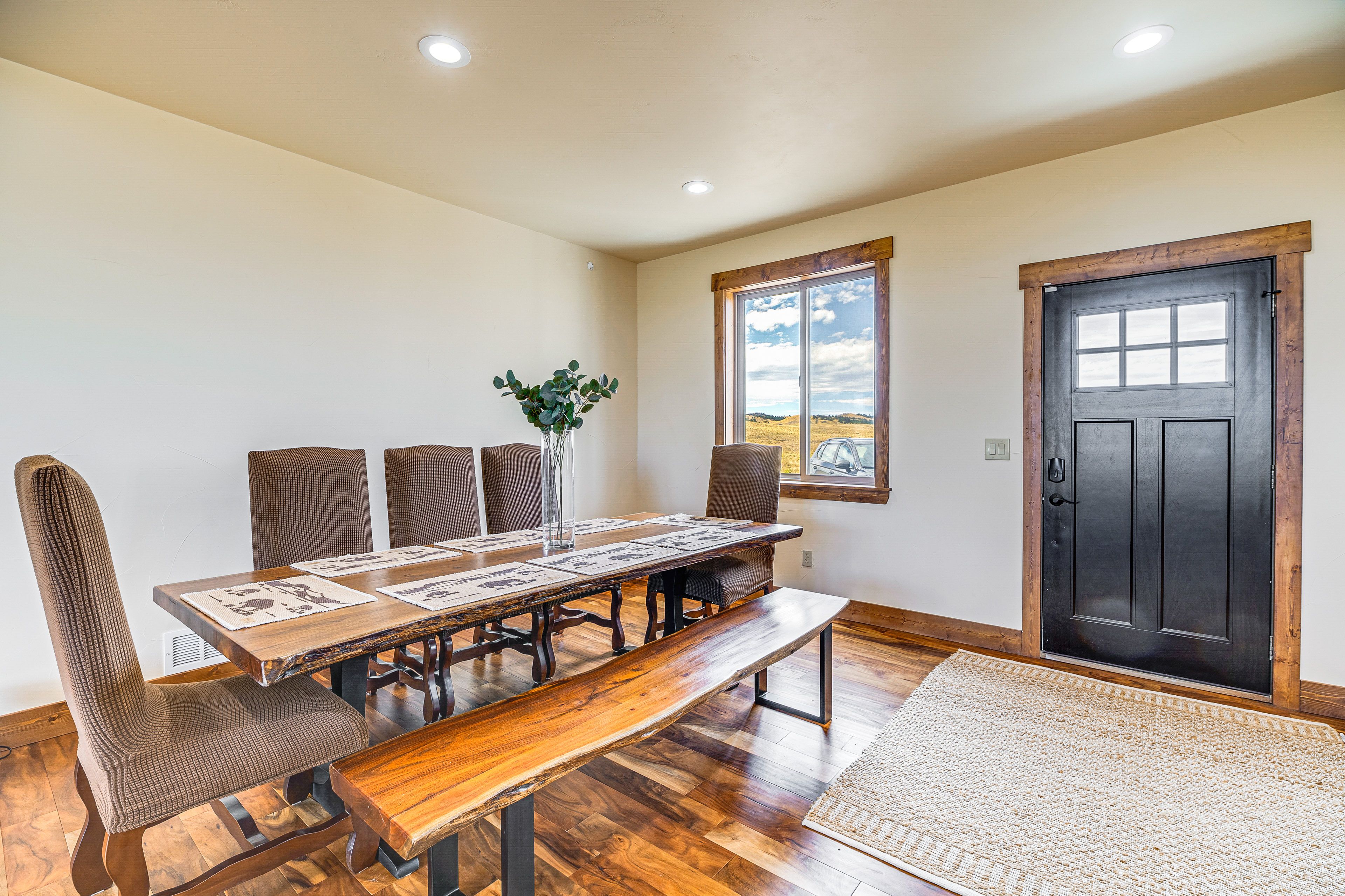 Dining Area | Dishware/Flatware