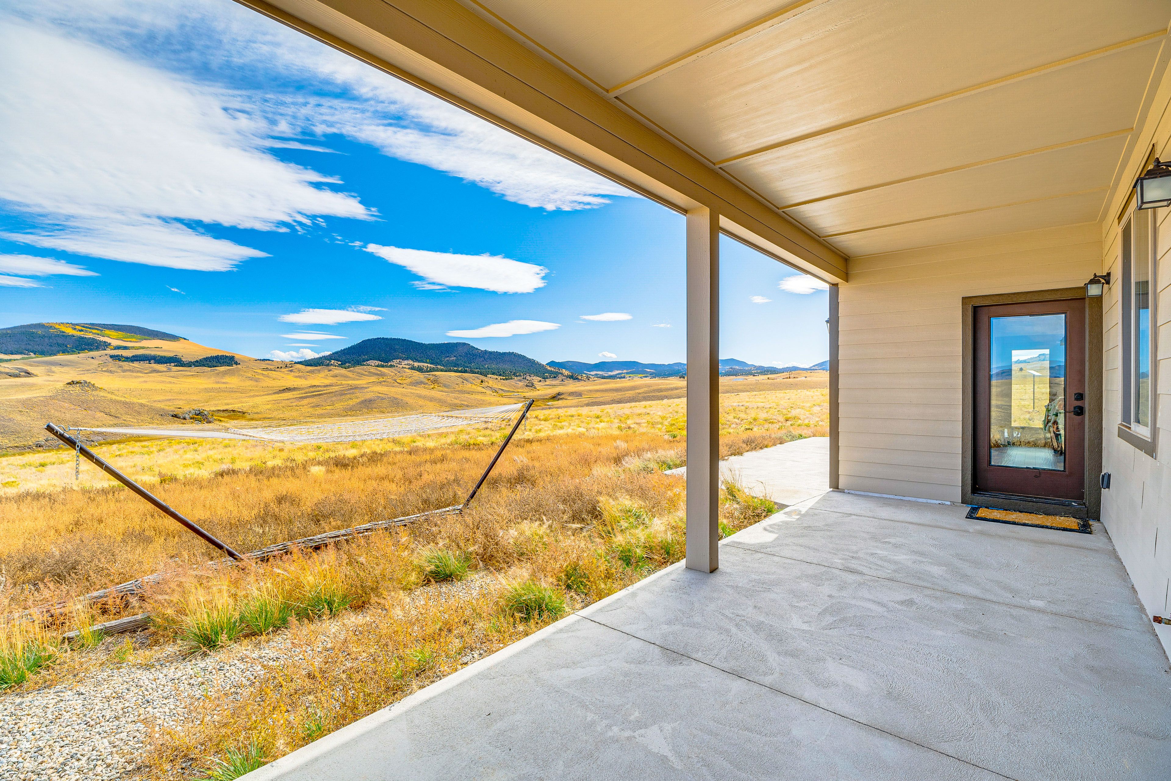 Guffey Vacation Rental | 3BR | 2BA | Half Step to Enter | 2,176 Sq Ft