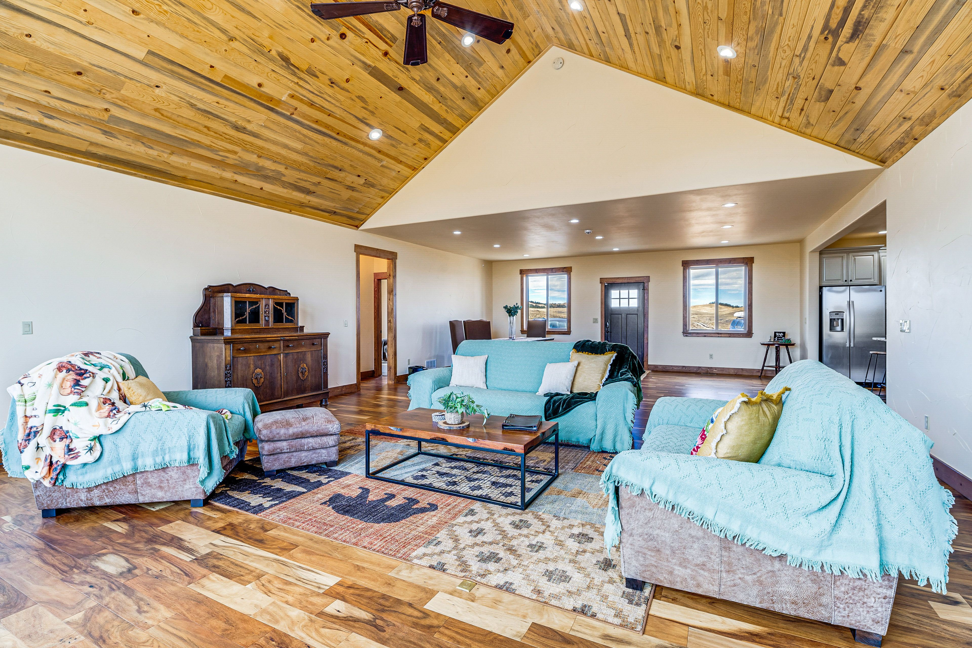 Living Area | Fireplace | Board Games