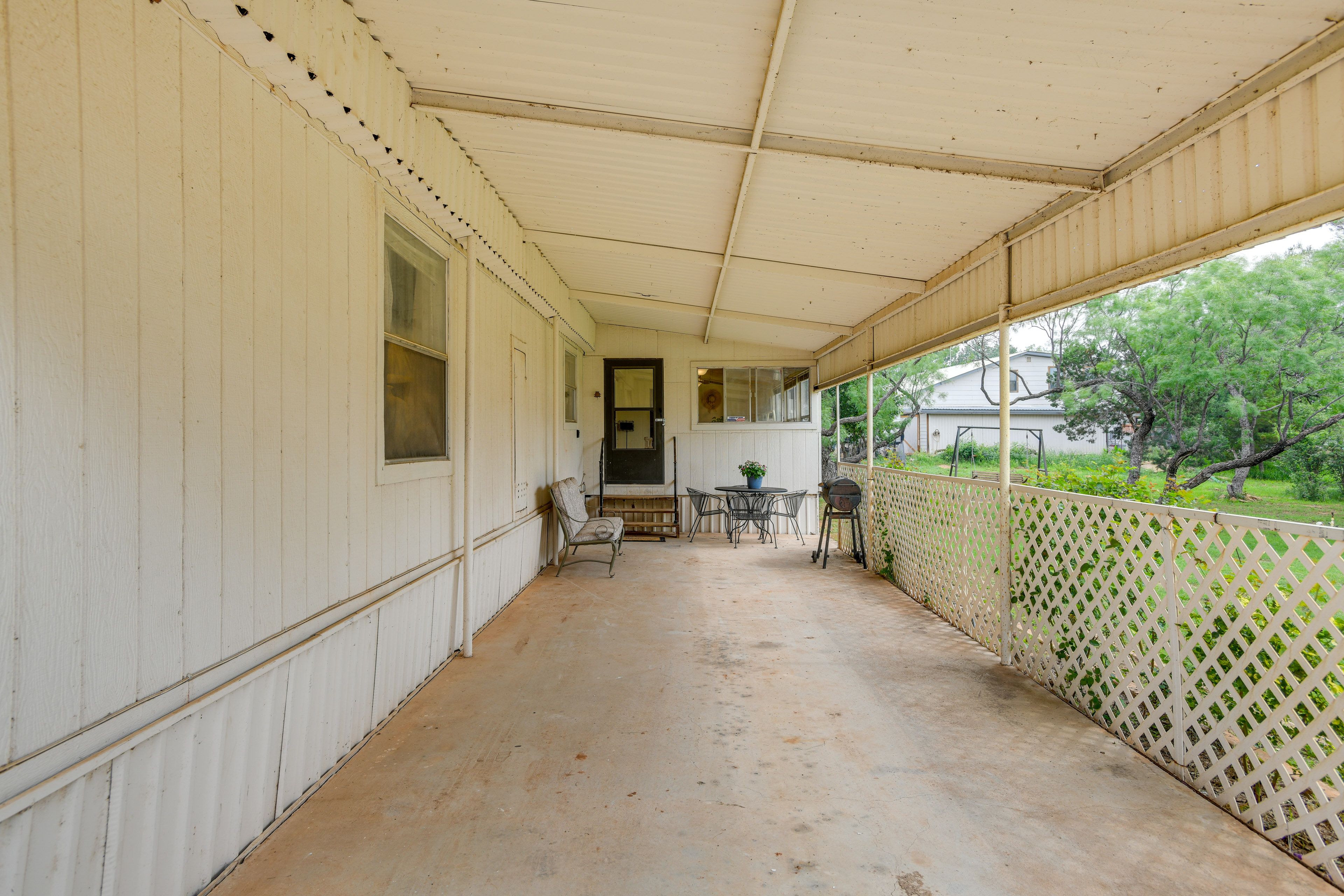 Private Patio | Charcoal Grill