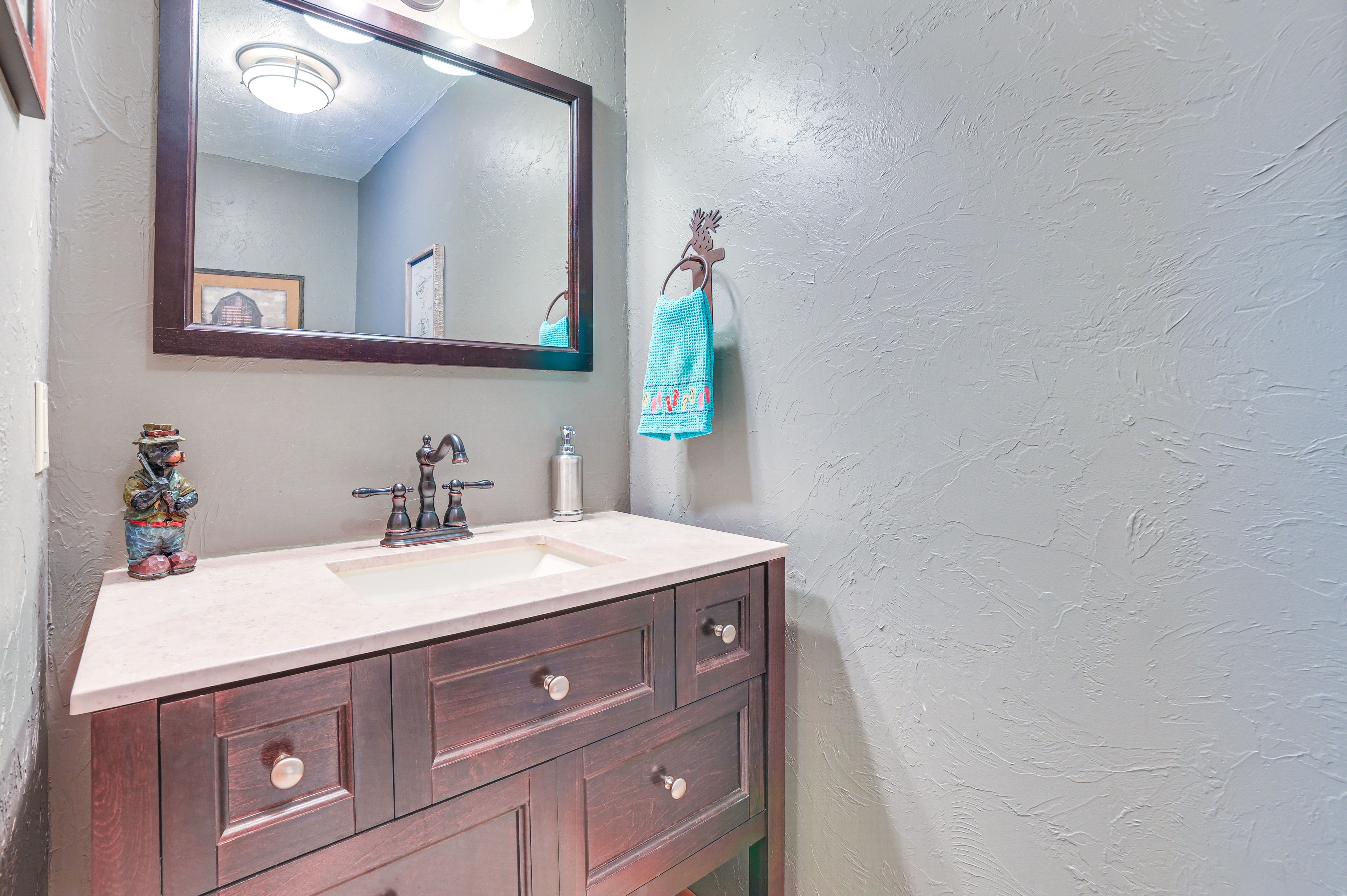 Half Bathroom | 1st Floor