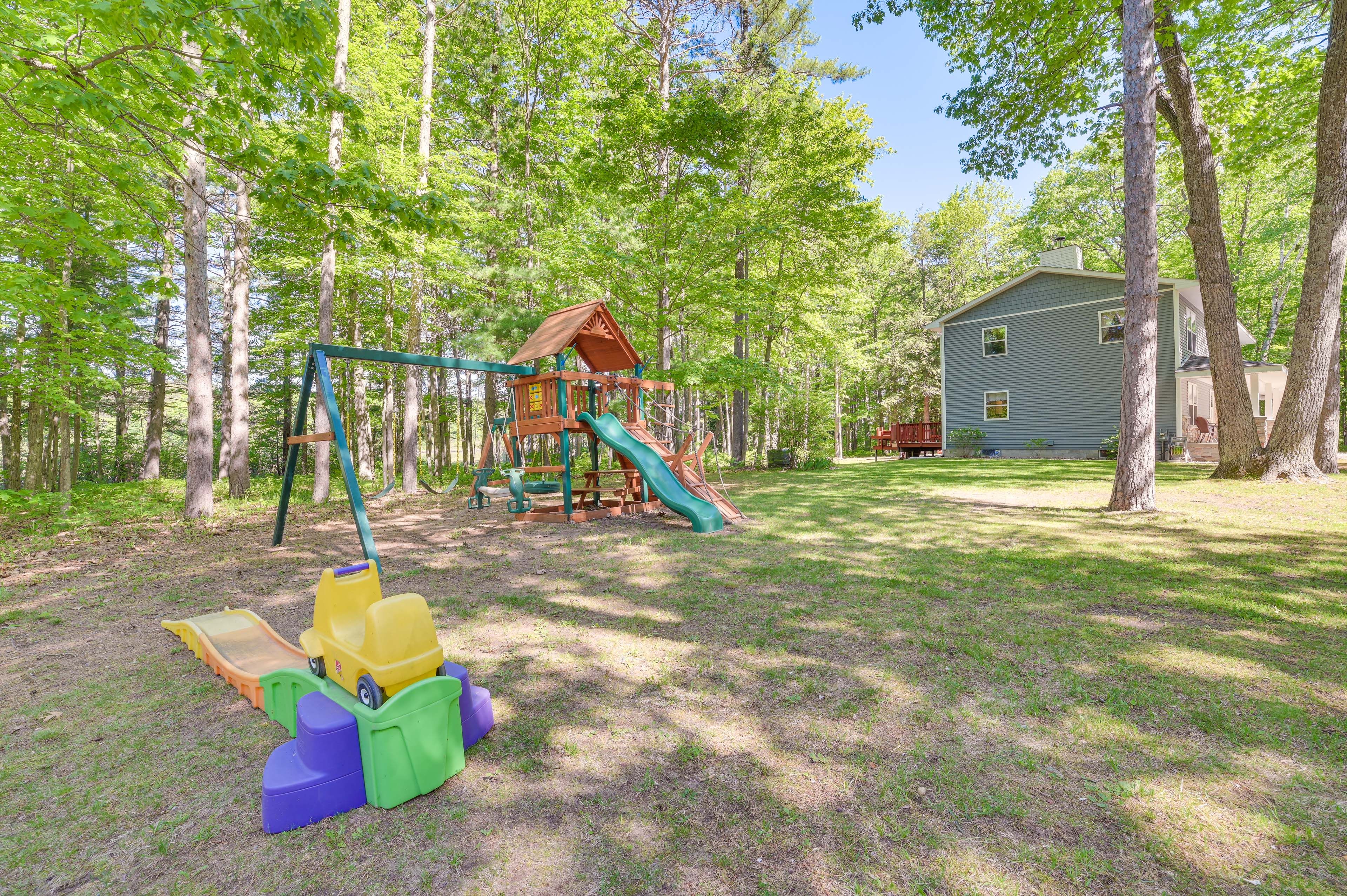 Swing Set | Large Yard