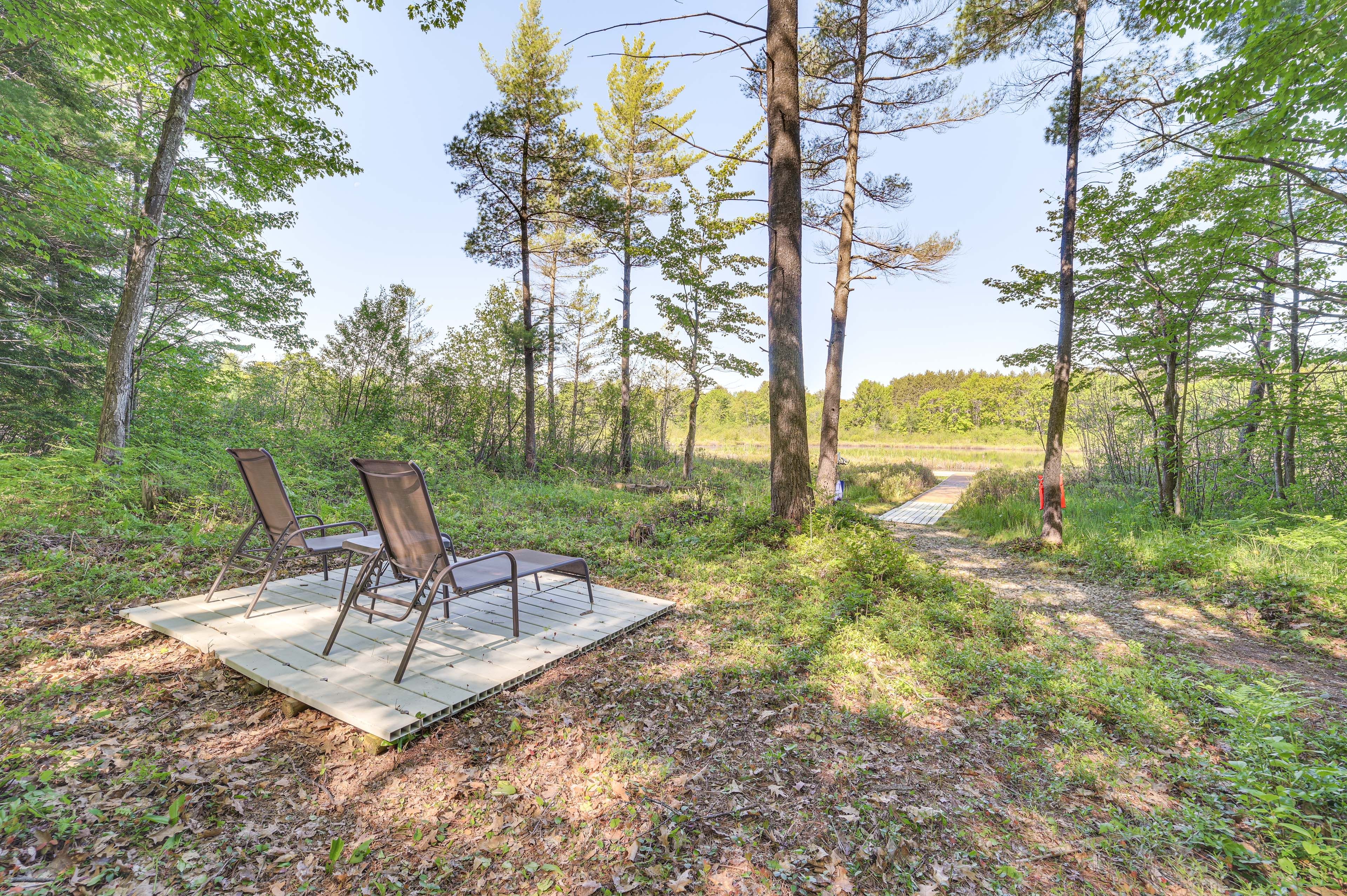 Sitting Area | Lake Access