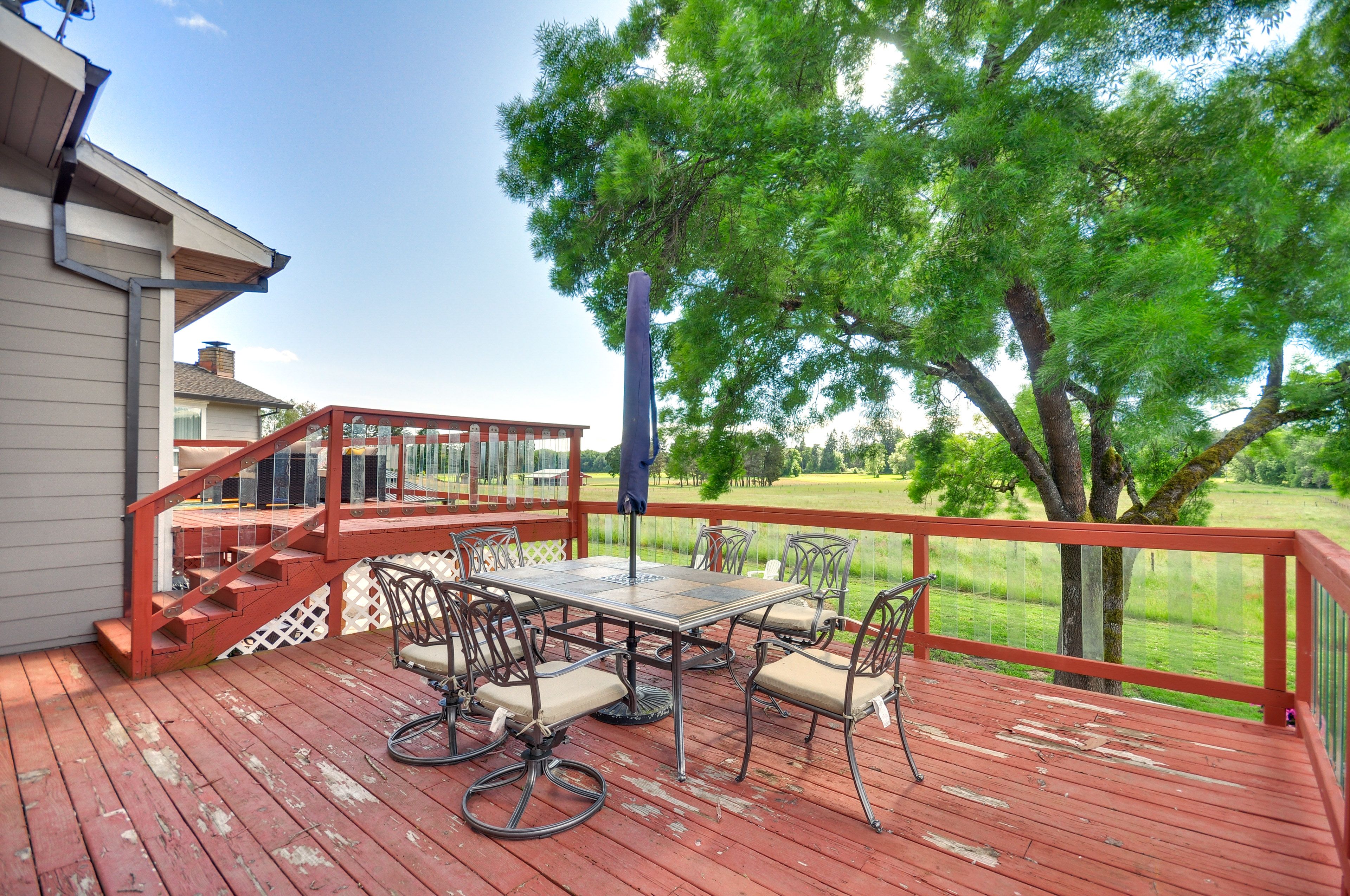 Deck | Outdoor Dining