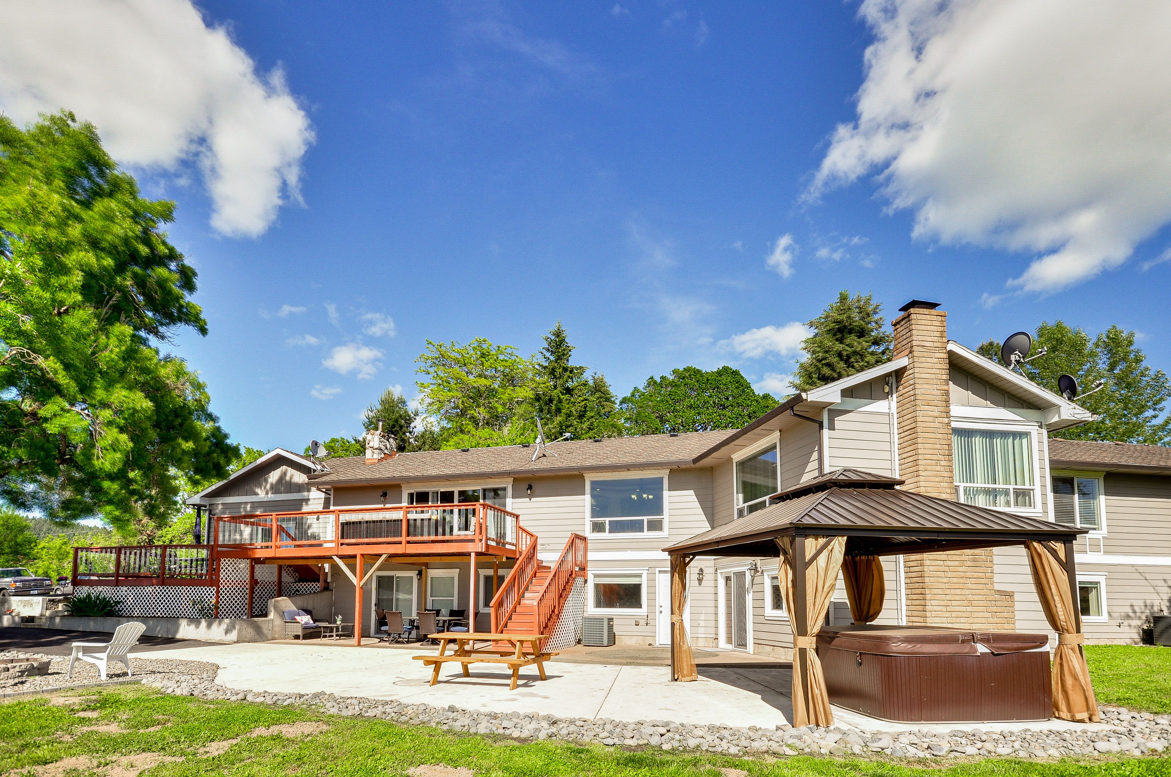 Multi-Level Deck | Private Hot Tub | Fire Pit