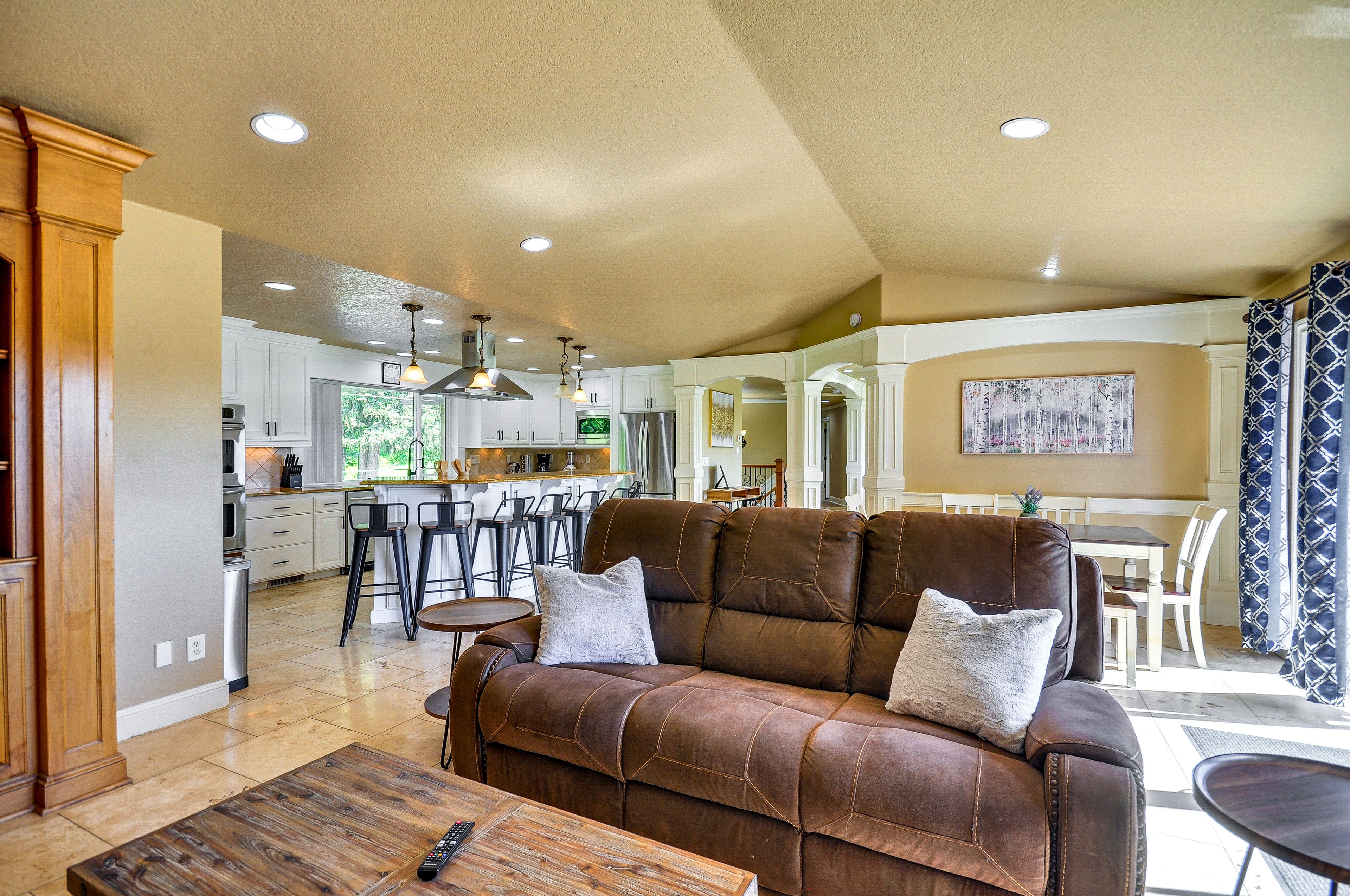Sitting Room | Fireplace | Main Level