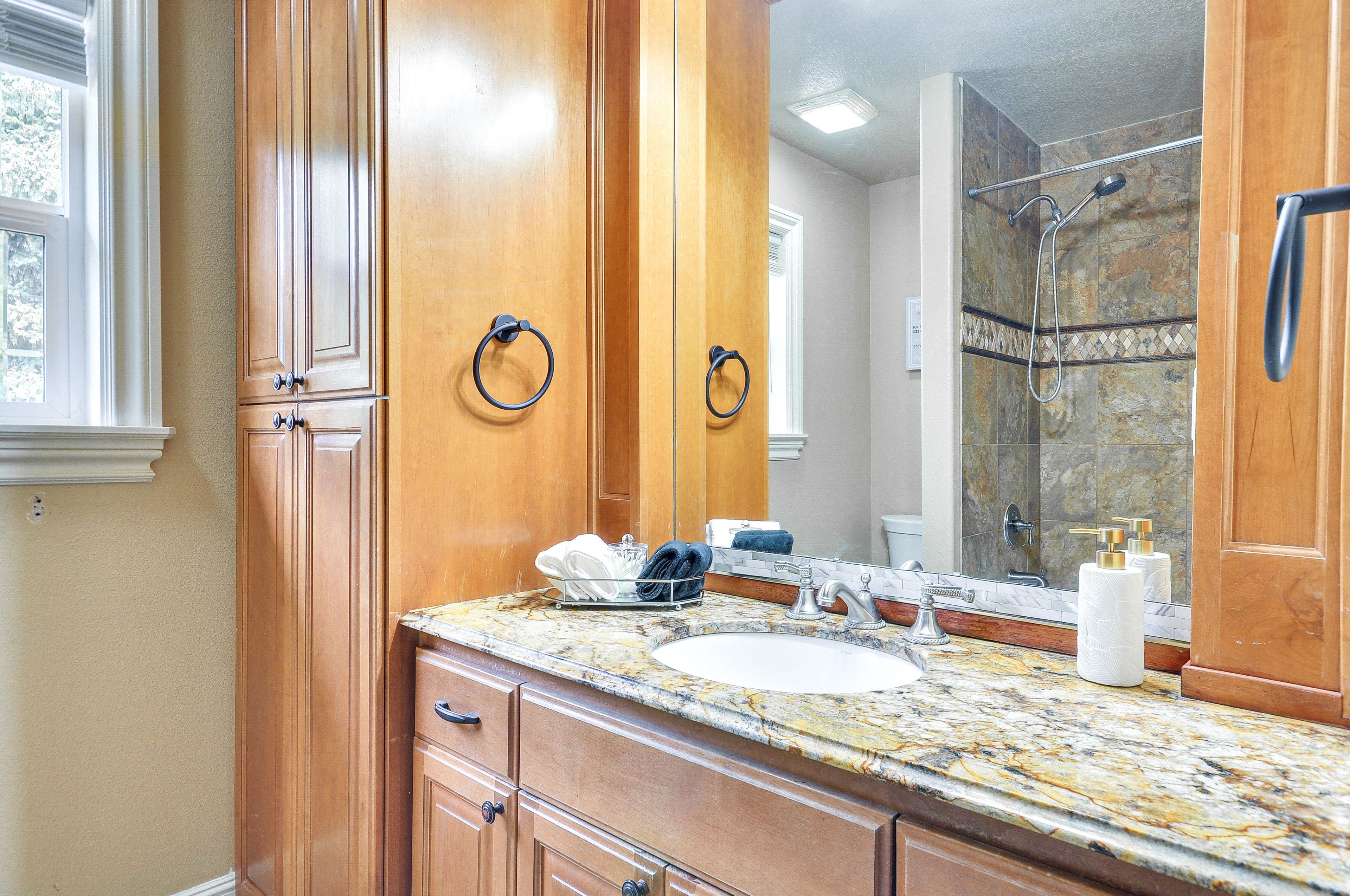 Full Bath | Complimentary Toiletries | Main Level