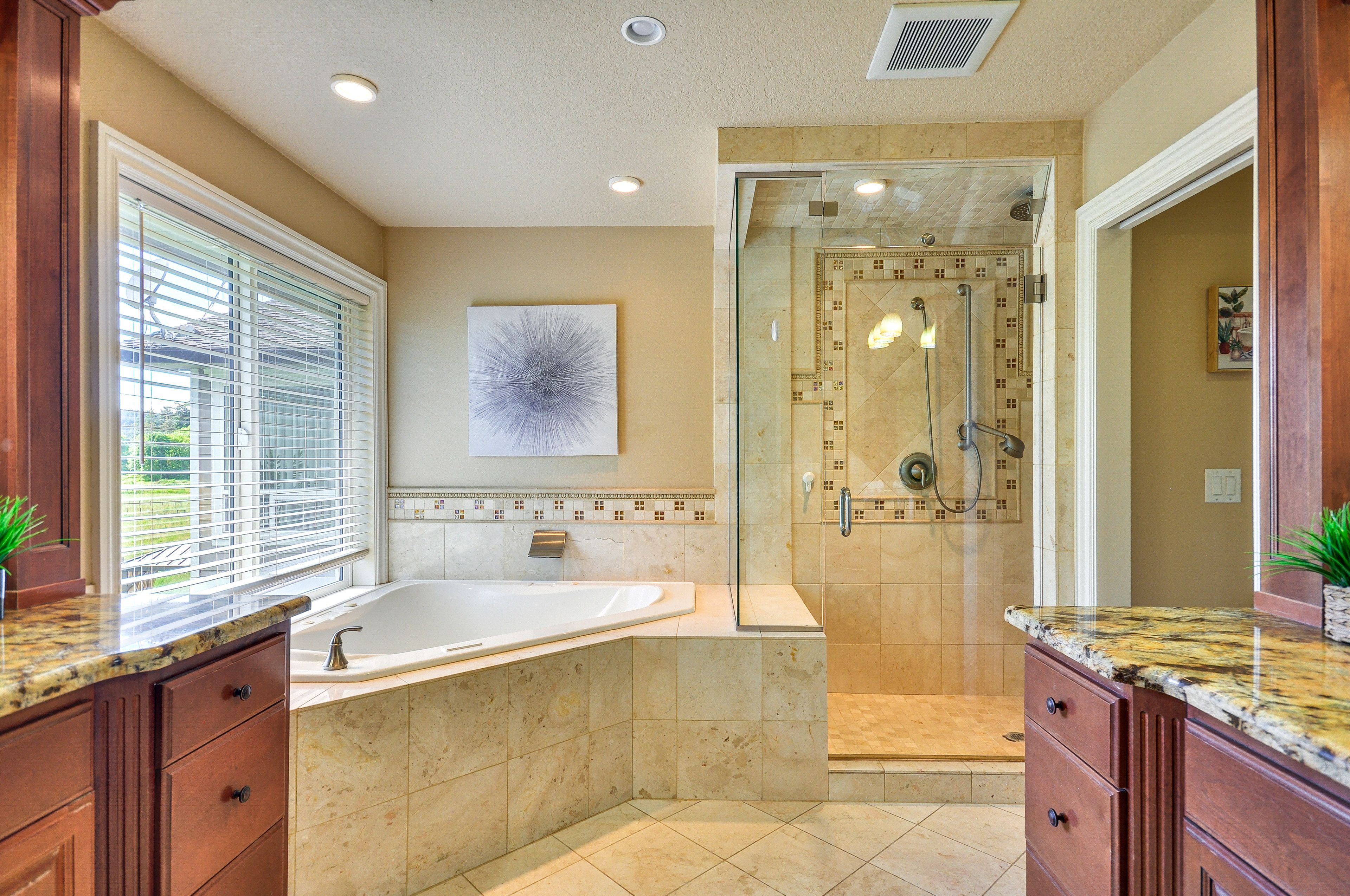 Full Bath | Towels | Hair Dryer | Main Level