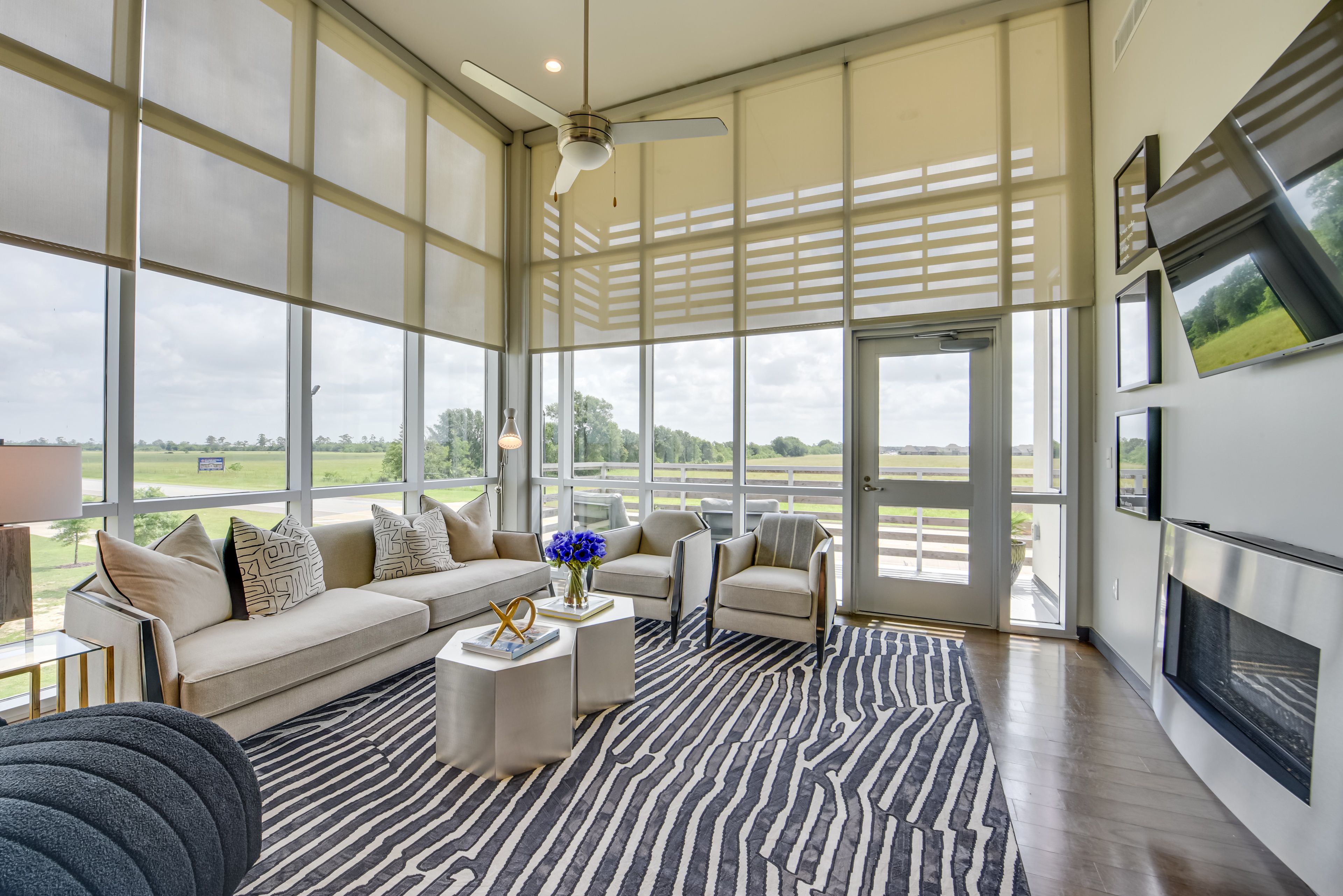 Living Room | Free WiFi | Smart TV | Fireplace | Central A/C & Heating