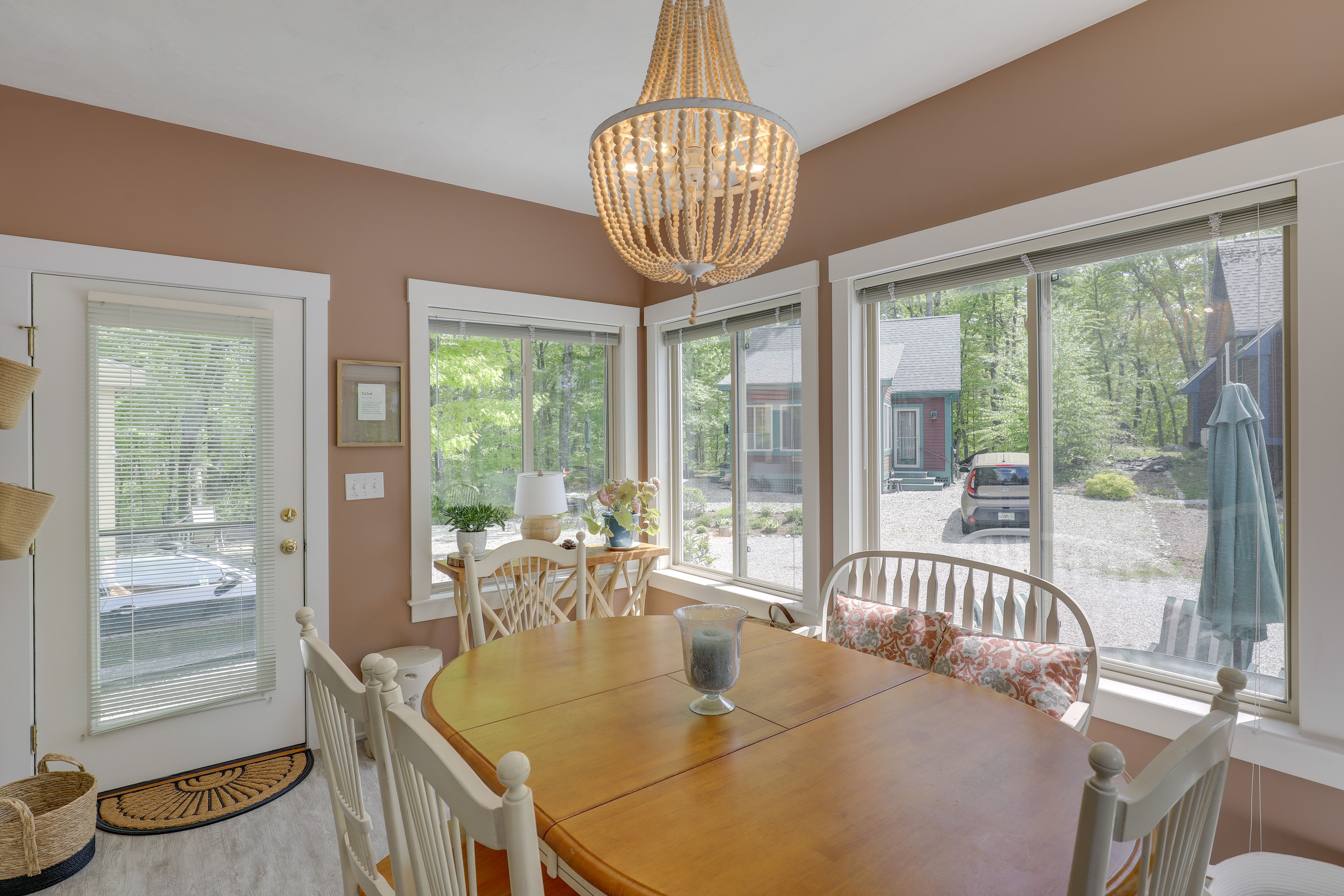 Dining Table | Dishware & Flatware