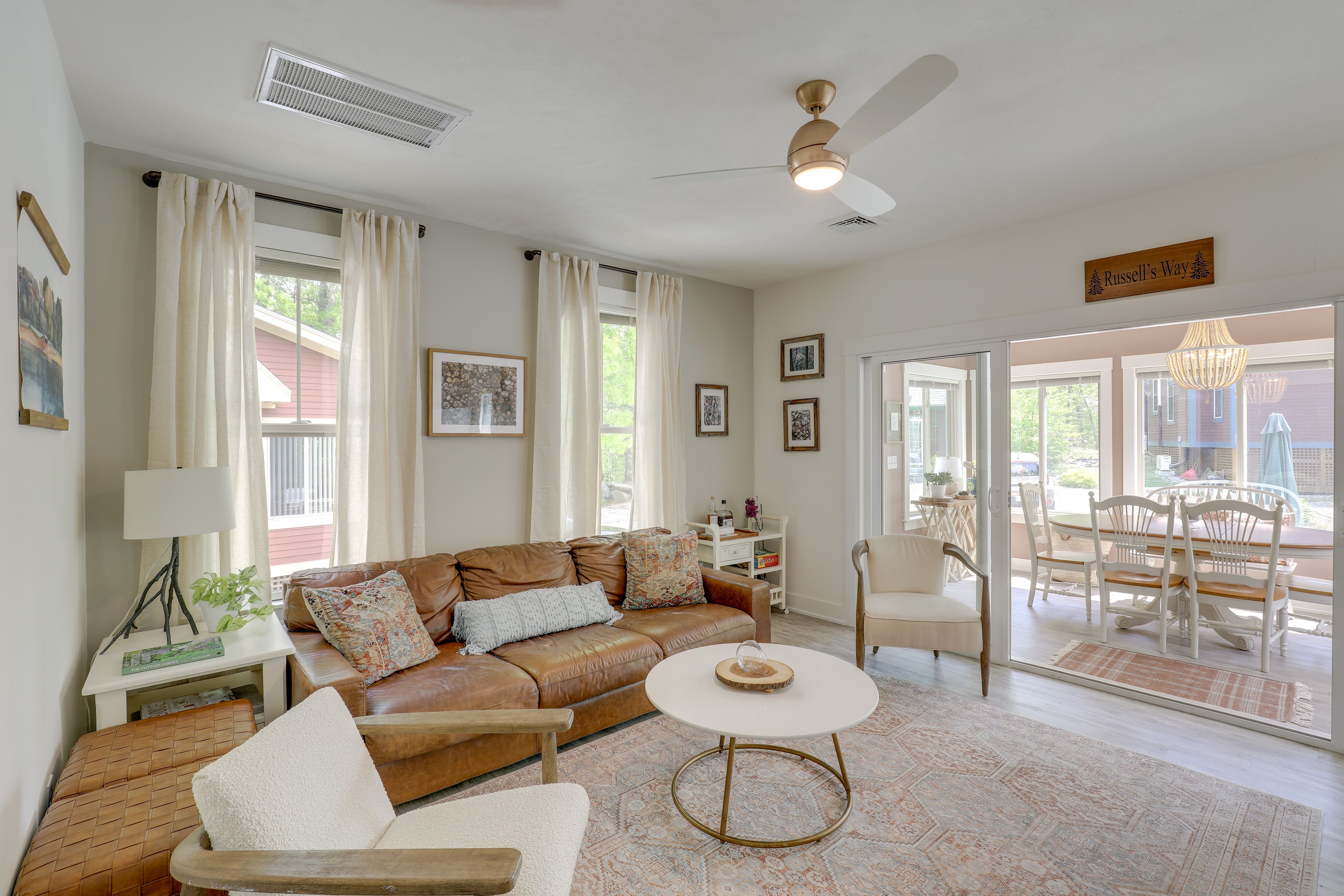Living Room | Free WiFi | Central A/C & Heat