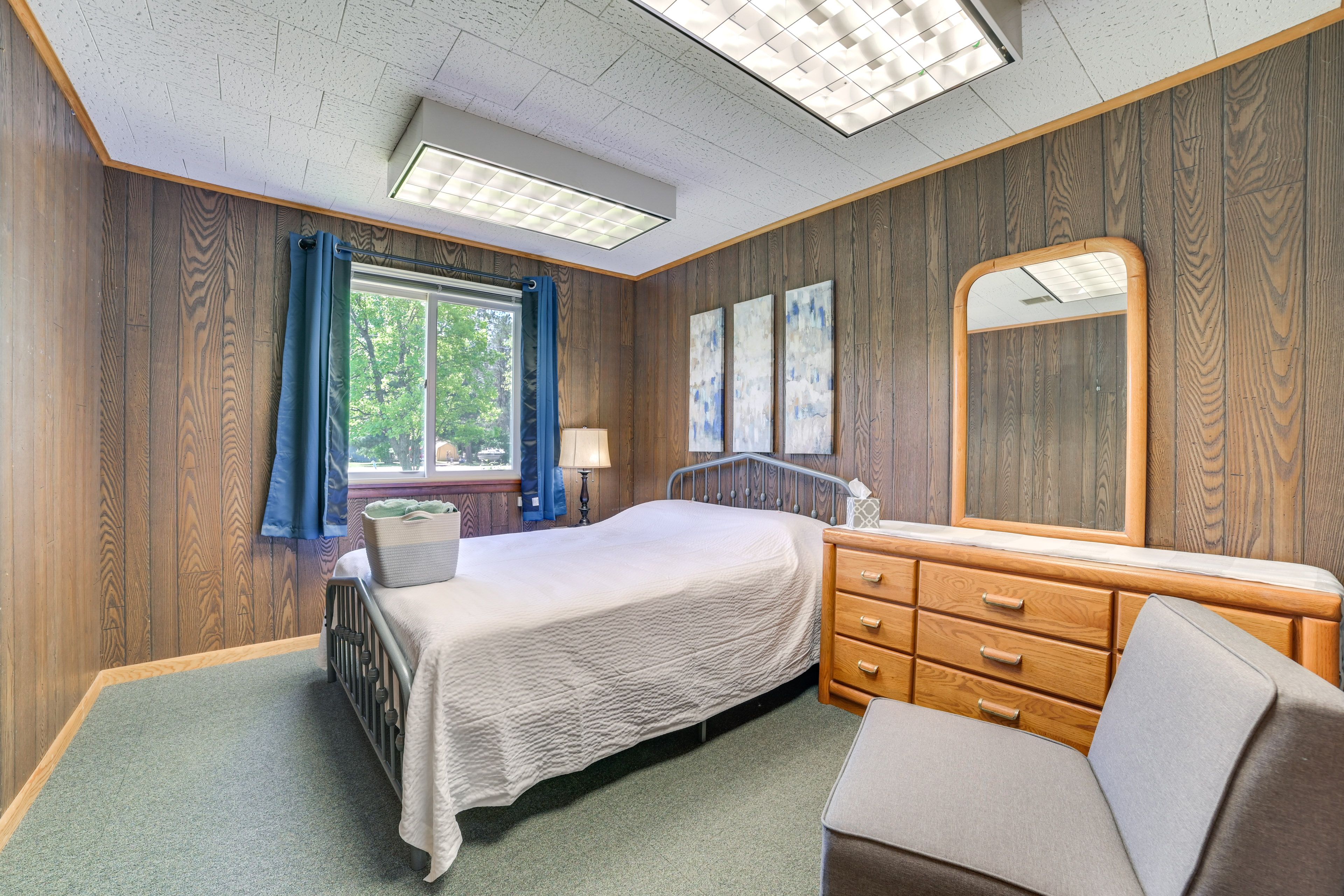 Bedroom 2 | Queen Bed