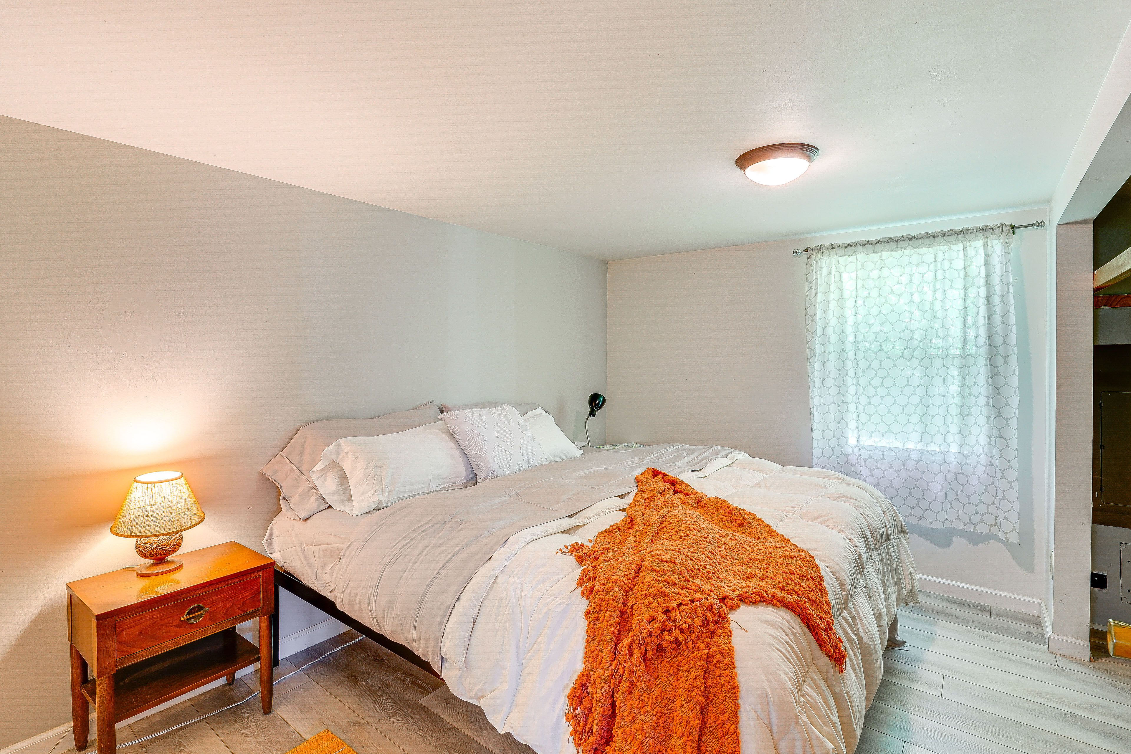 Bedroom 2 | Queen Bed | 1st Floor