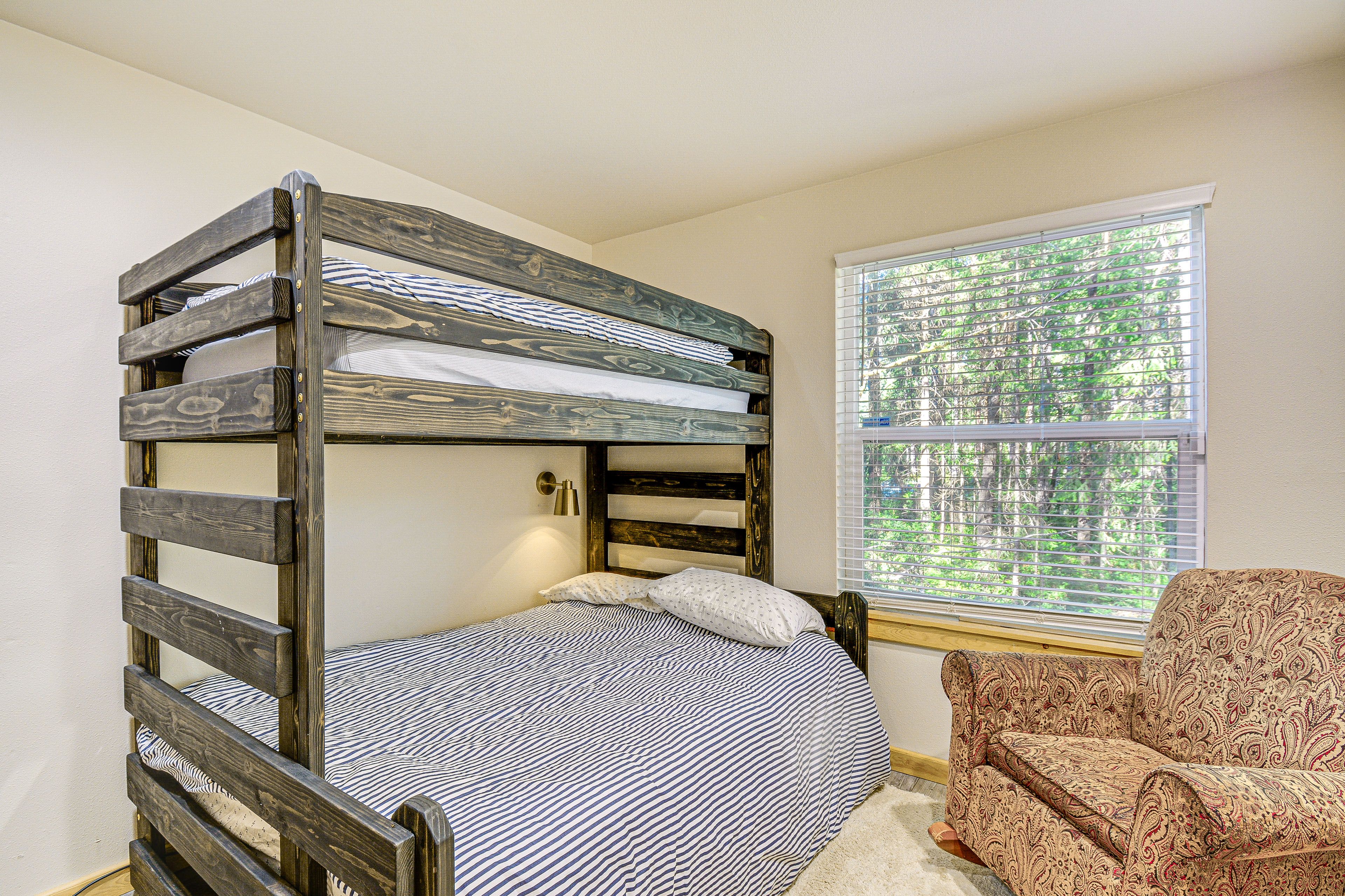 Bedroom 2 | Twin/Full Bunk Bed | 1st Floor