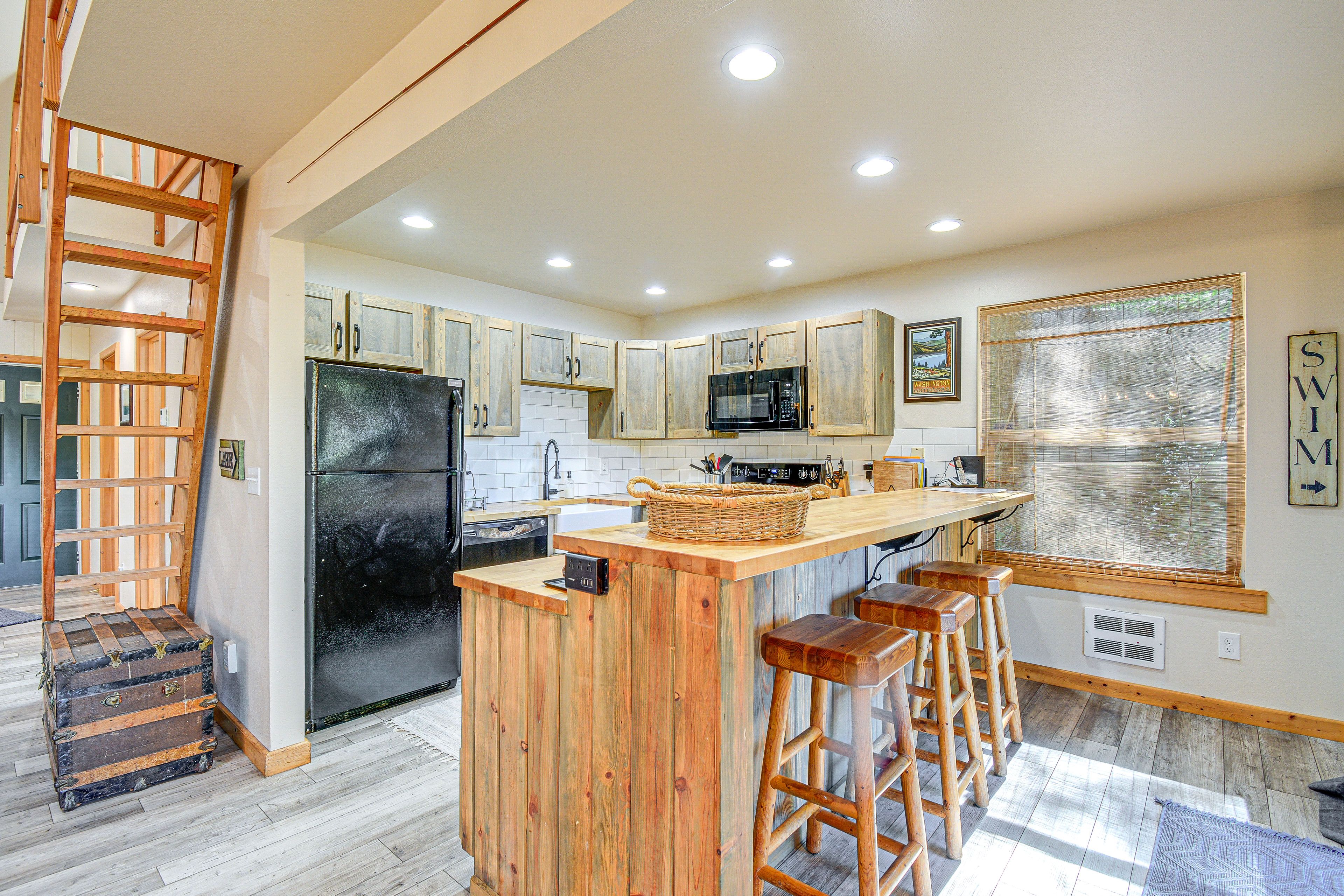 Kitchen | 1st Floor | Keurig Coffee Maker | Cooking Basics