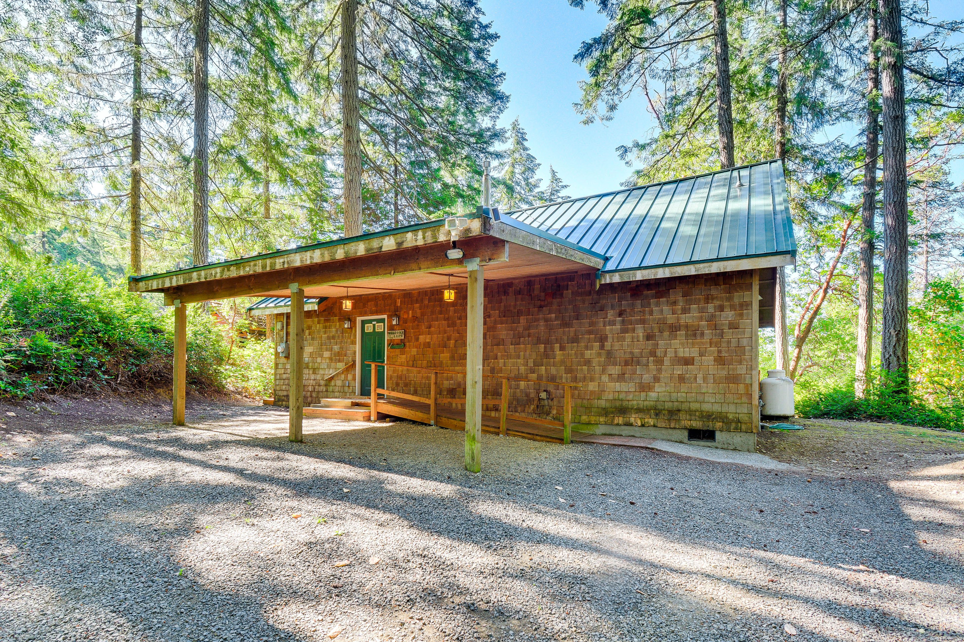 Parking | Carport (1 Vehicle) | Driveway (4 Vehicles)