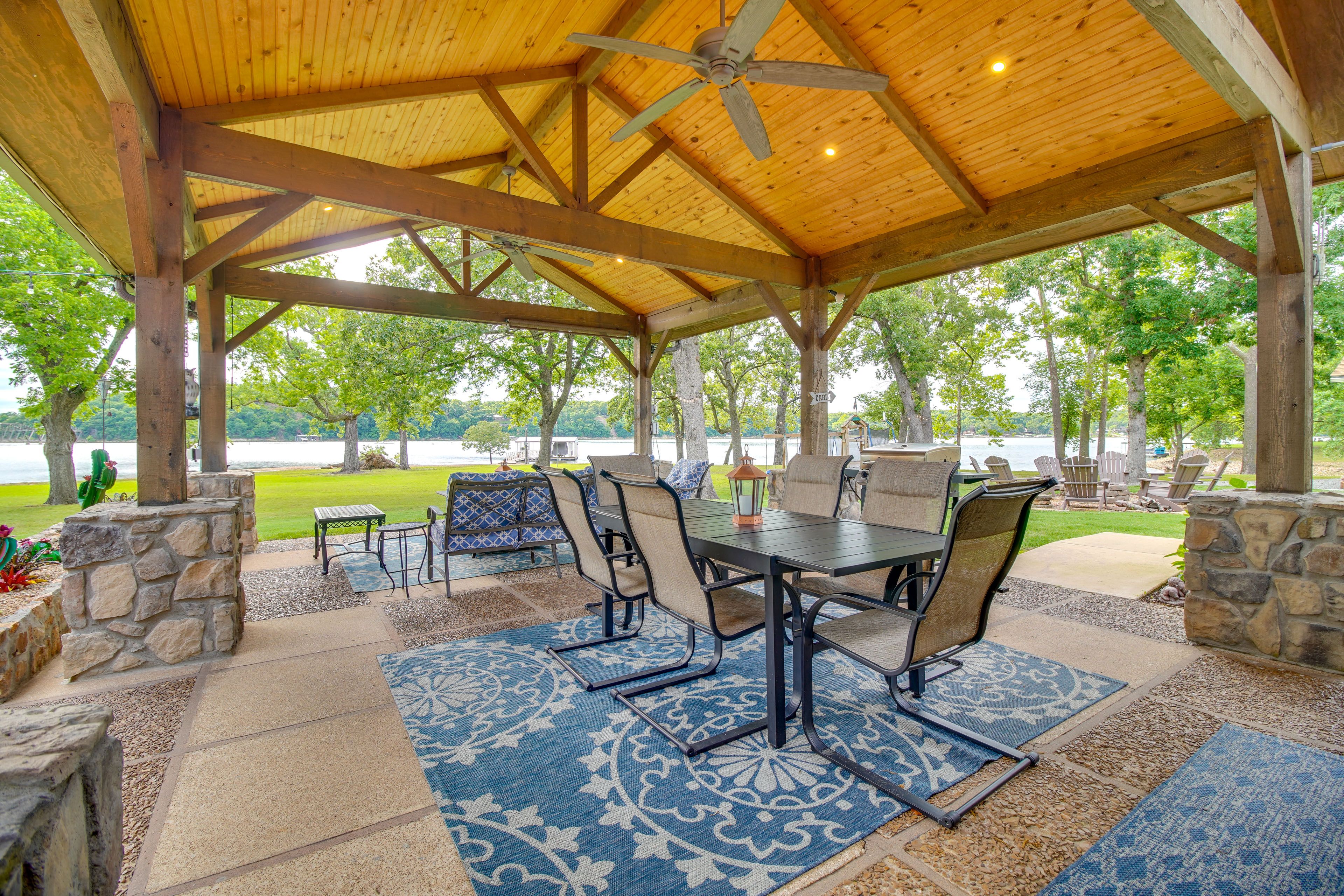 Patio | Outdoor Seating