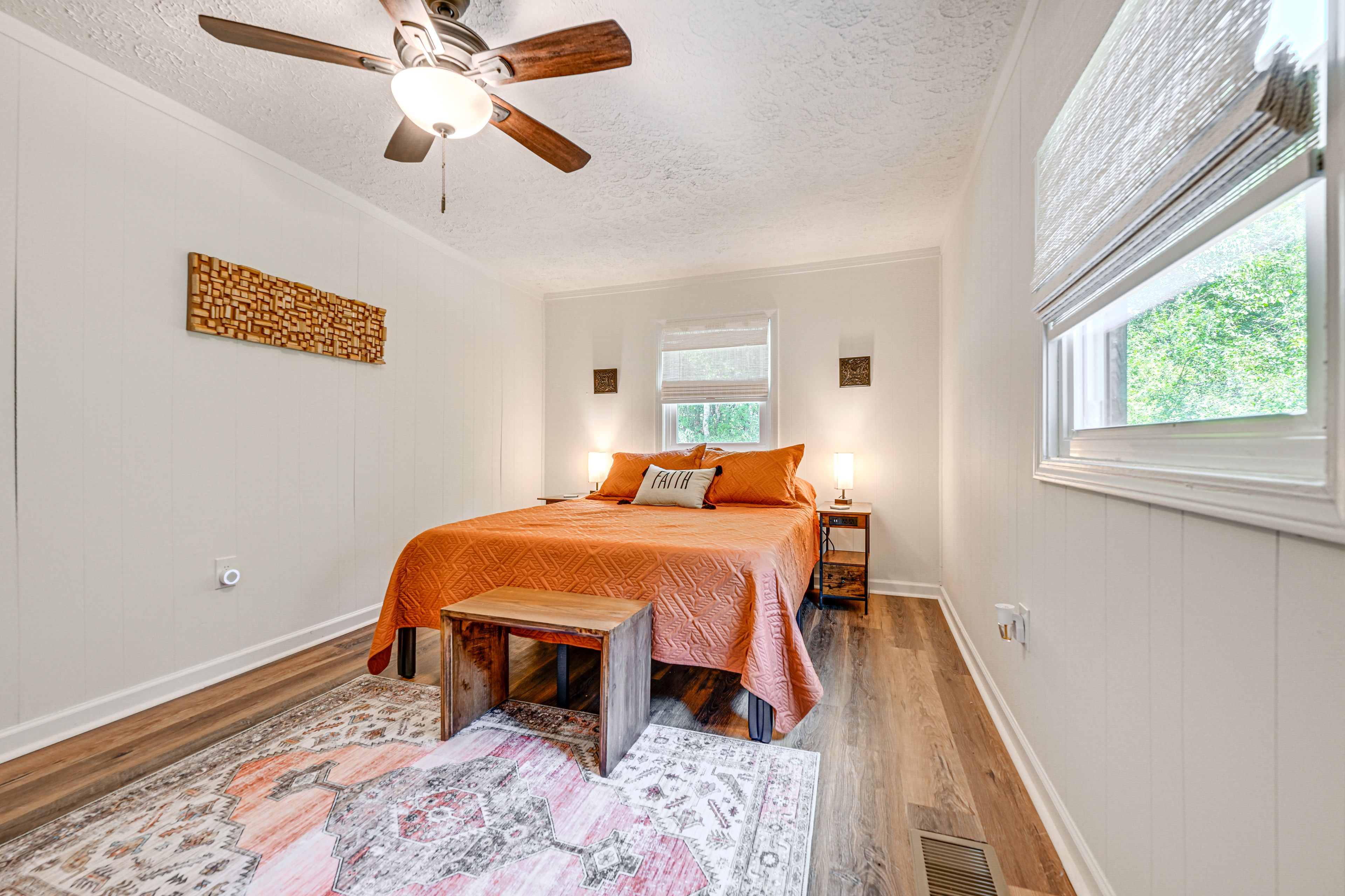 Bedroom 2 | Queen Bed