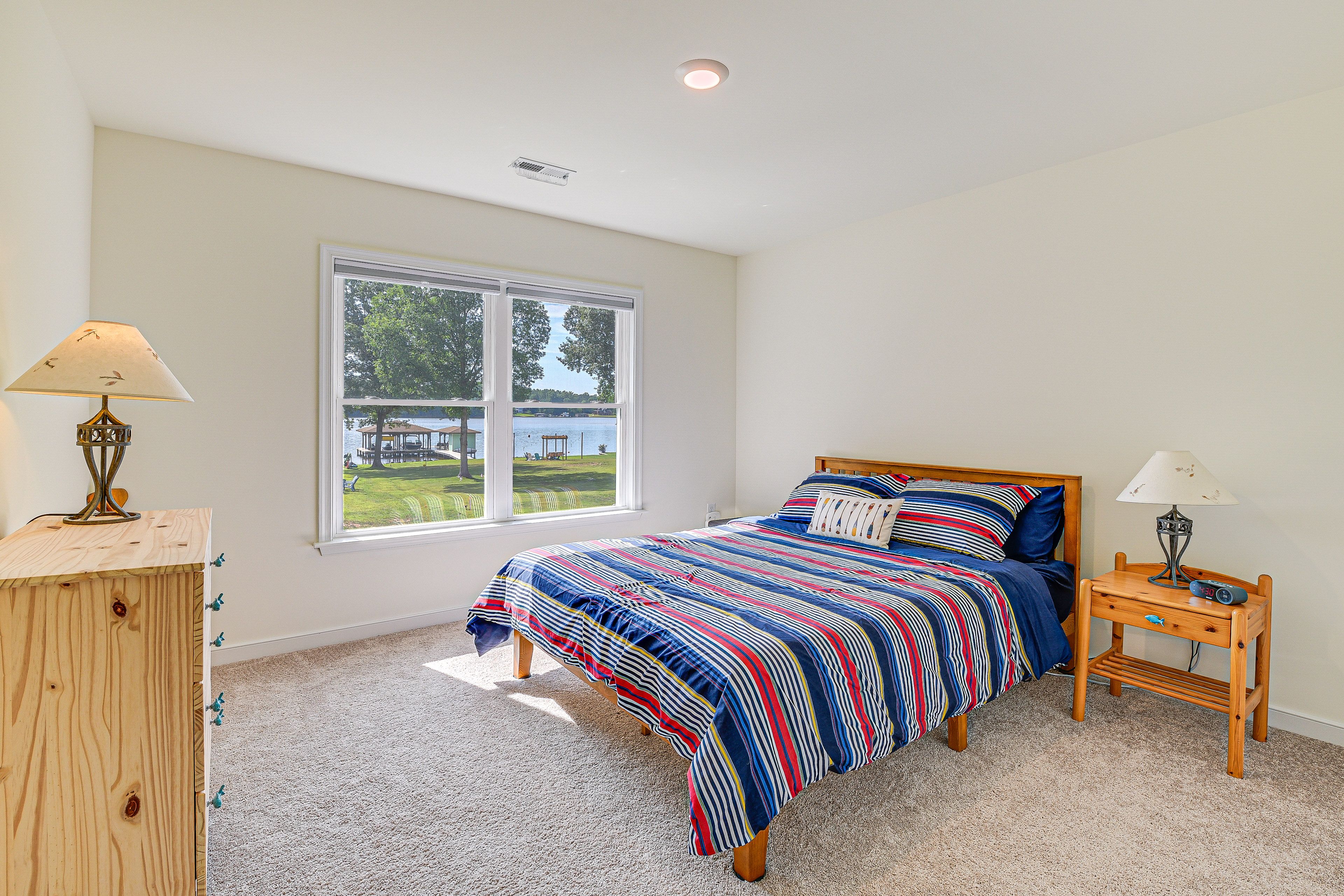 Bedroom 2 | Queen Bed