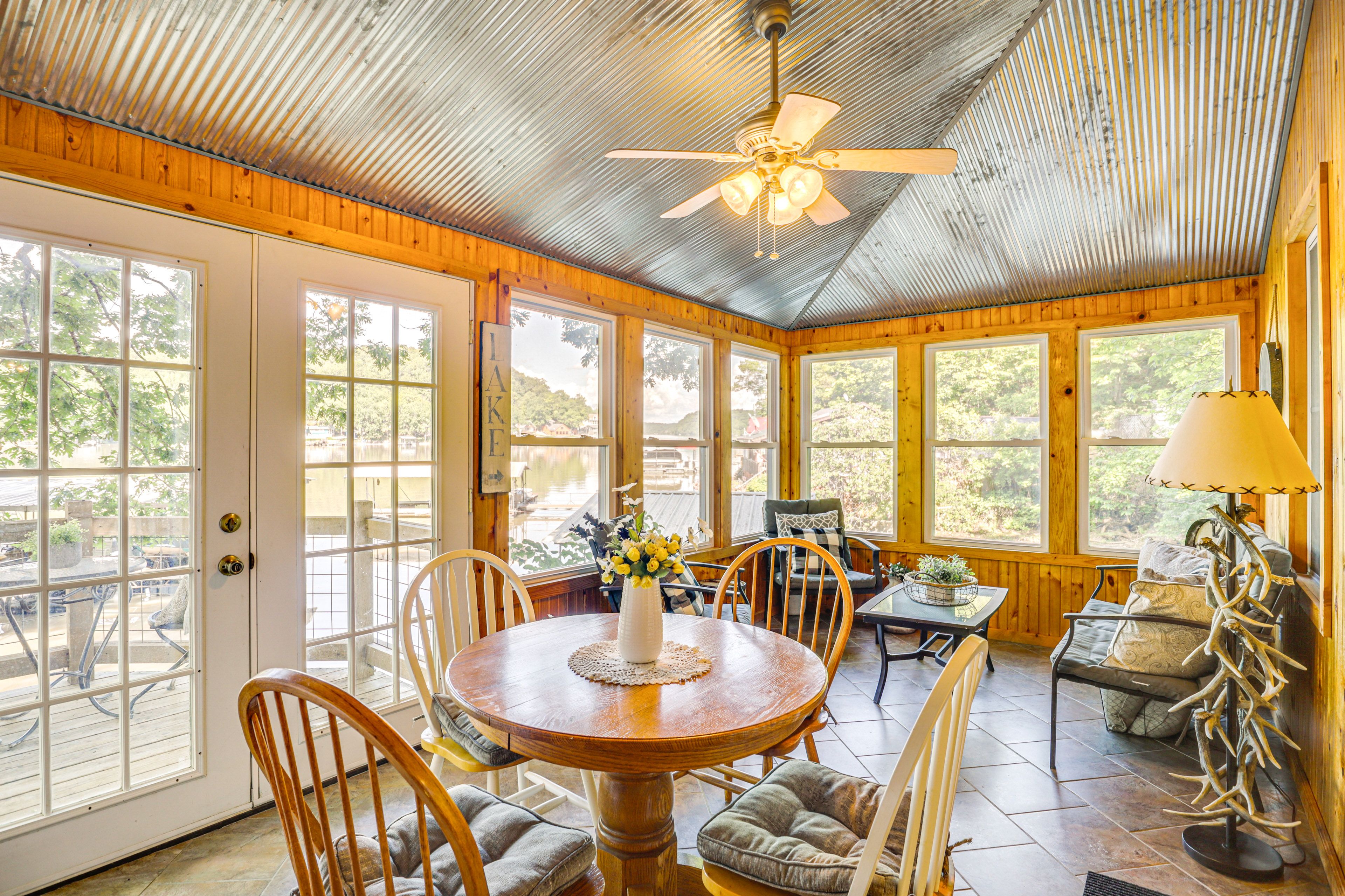 Furnished Sunroom | Dining Area