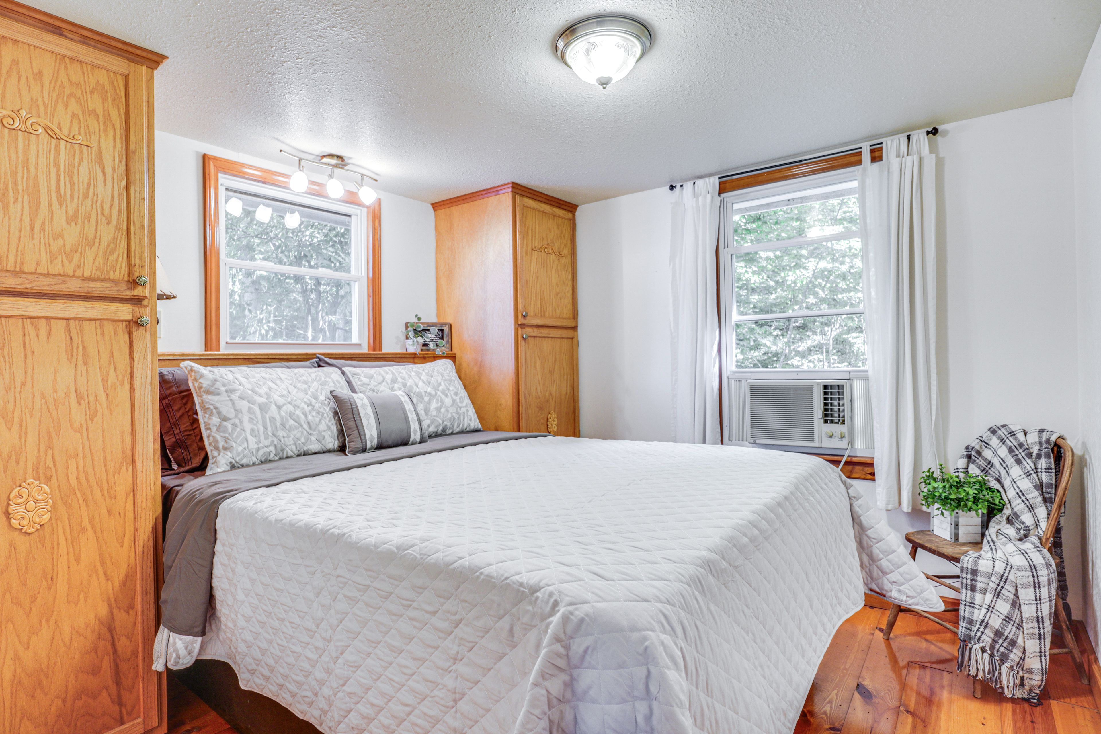 Bedroom 2 | Queen Bed