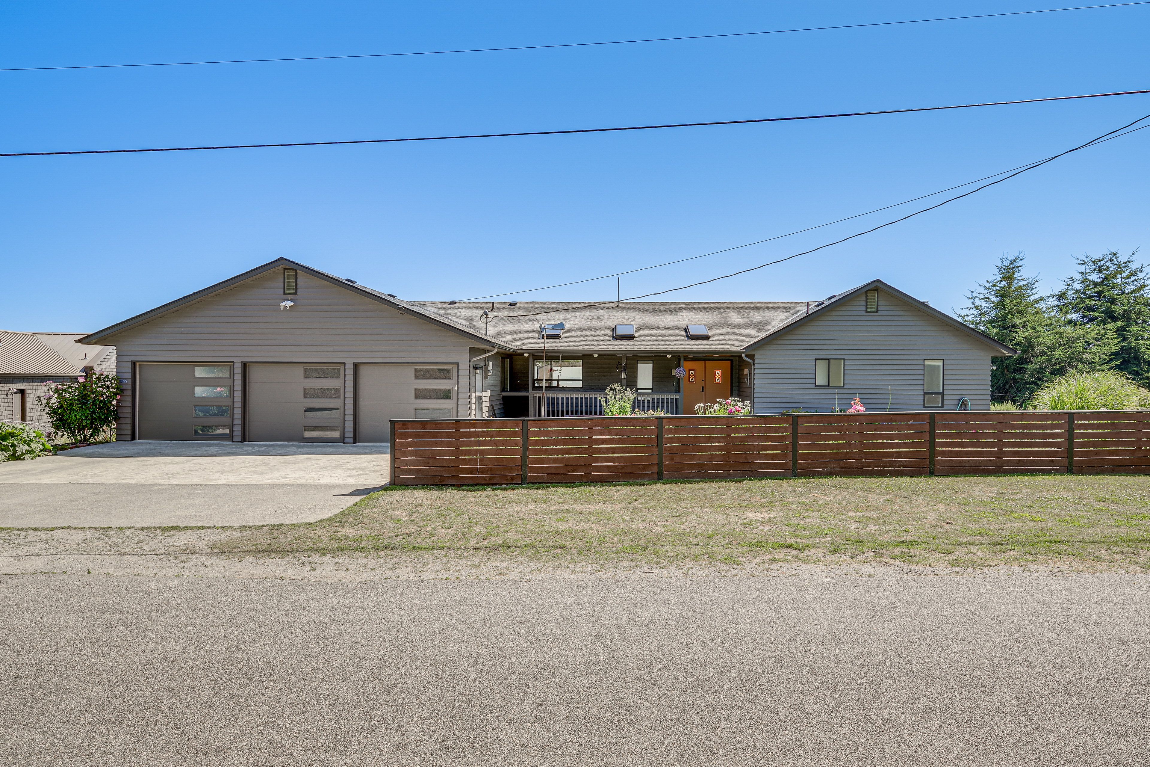 Parking | Driveway (2 Vehicles) | RV Parking