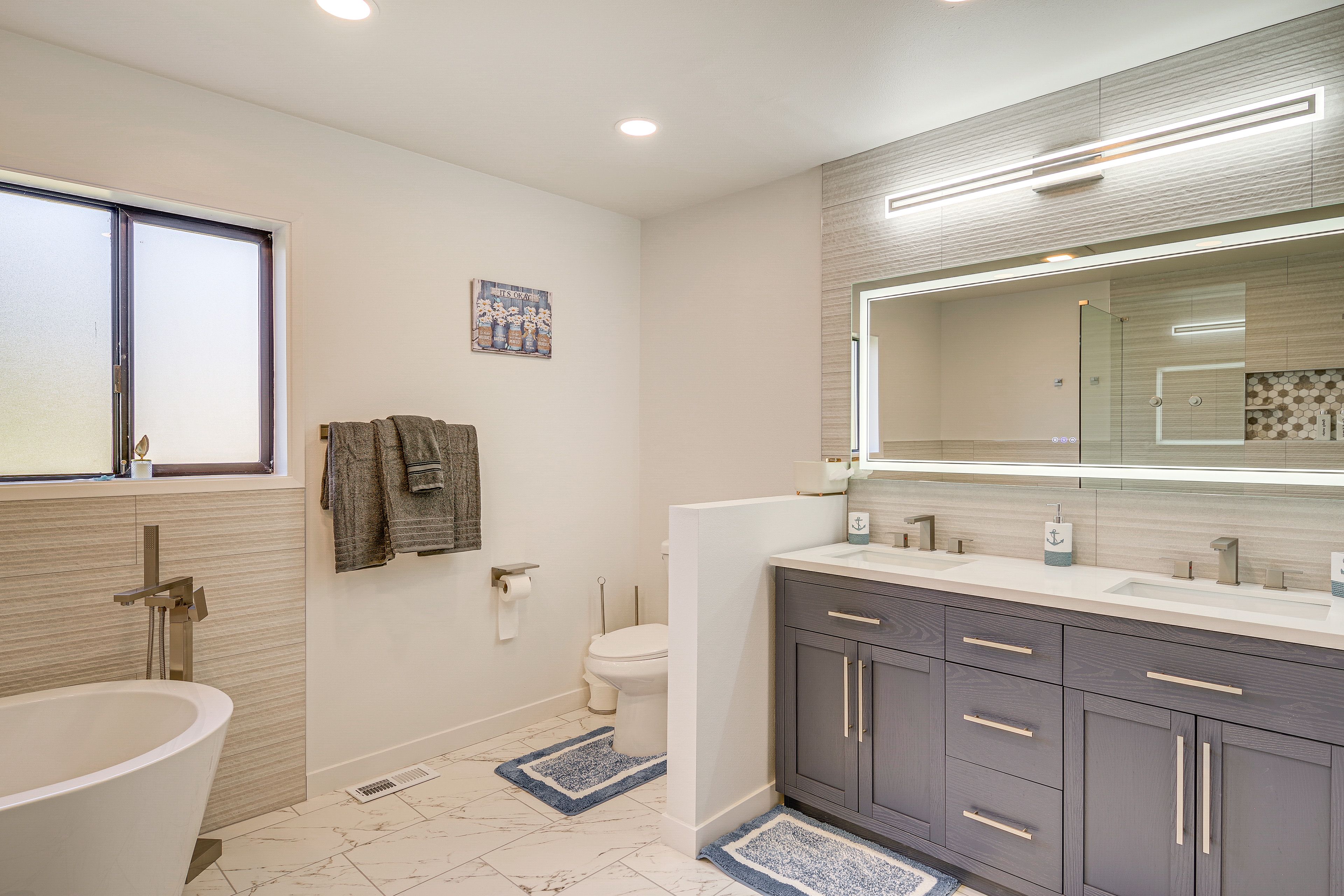 En-Suite Bathroom | Complimentary Toiletries | Shower | Bathtub | 2nd Floor