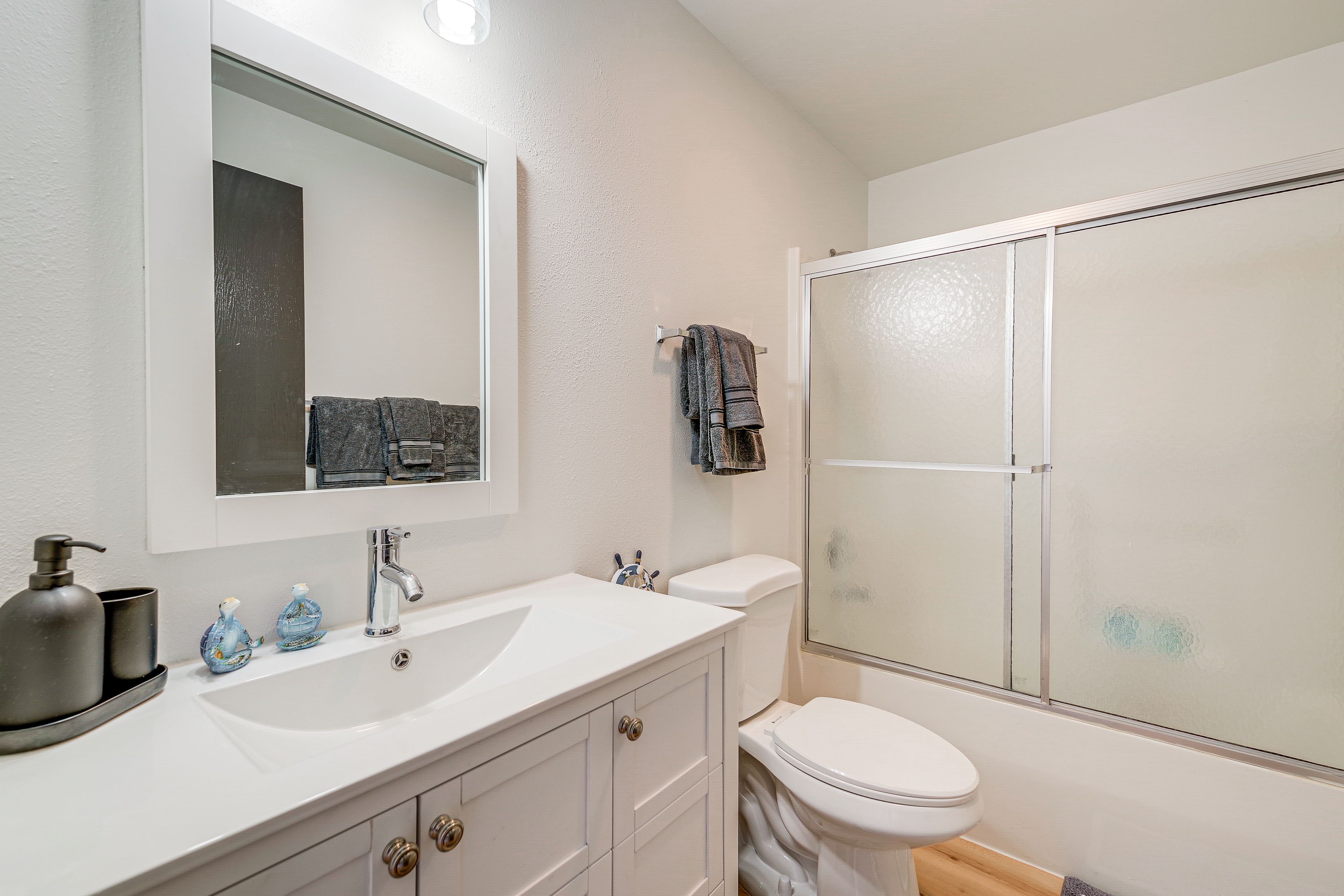 Full Bathroom | 1st Floor